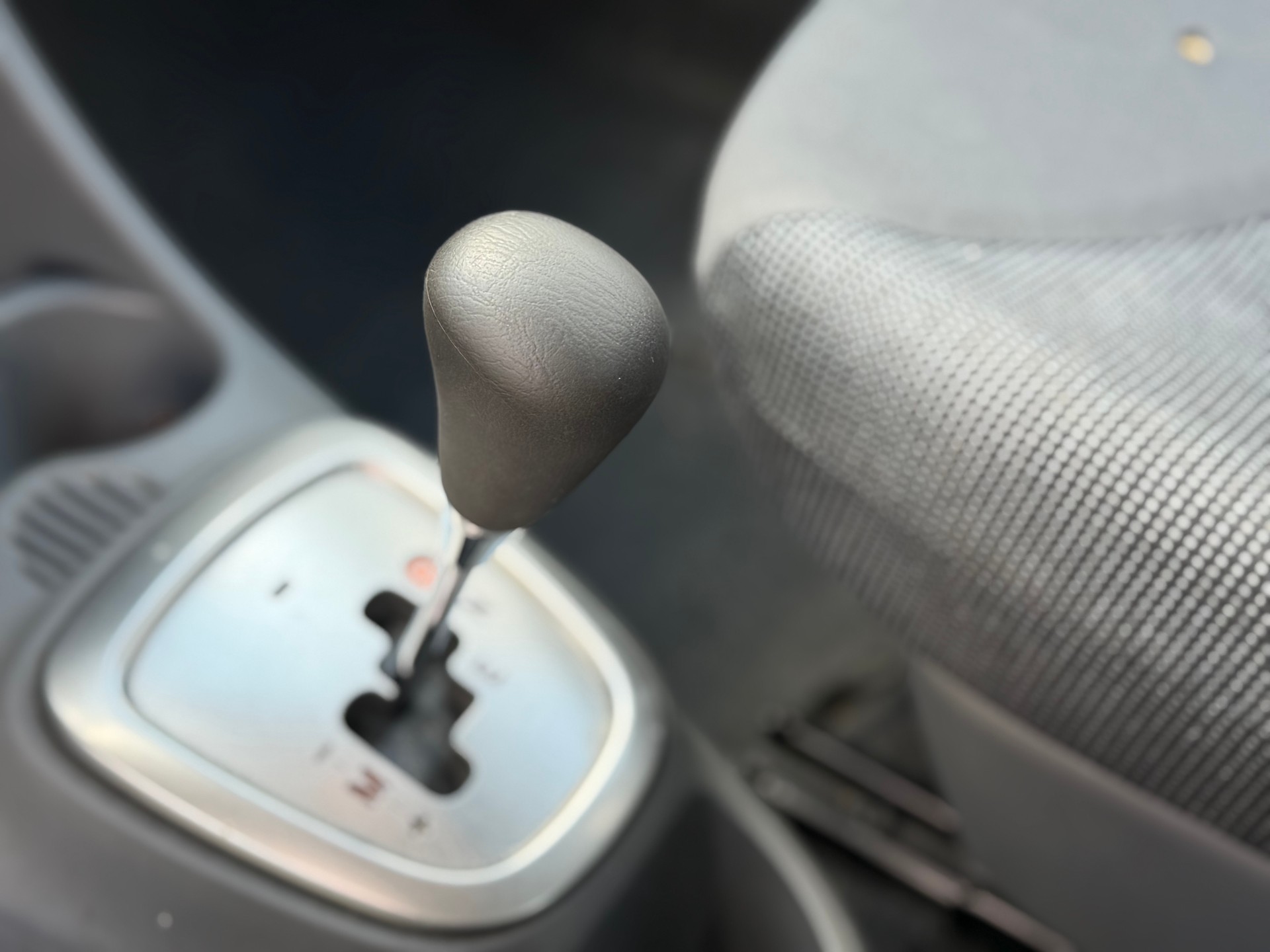 PEUGEOT 107 1.0 Trendy-image-13