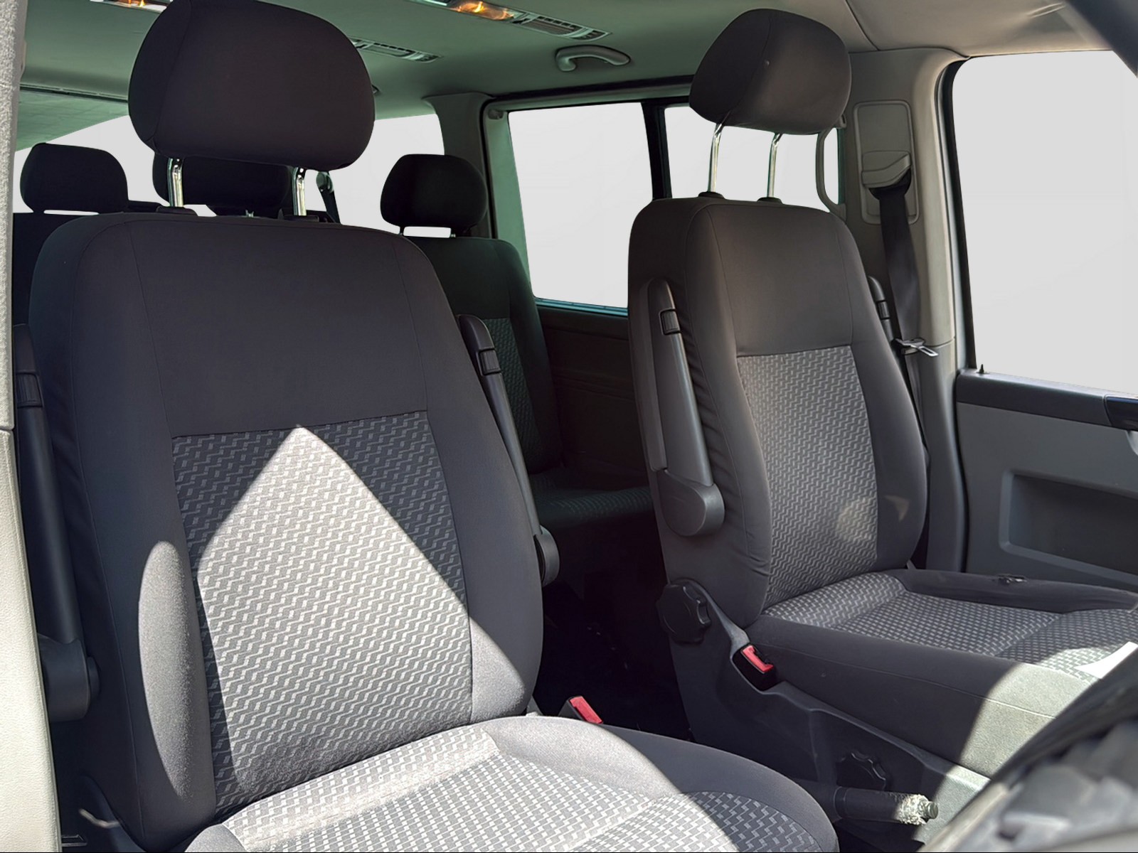 VW T5 Caravelle Trendline 2.0 TDI CR 4Motion-image-12