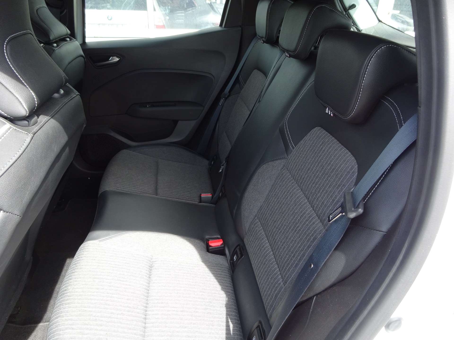 RENAULT Clio 1.0 Intens CVT-image-10