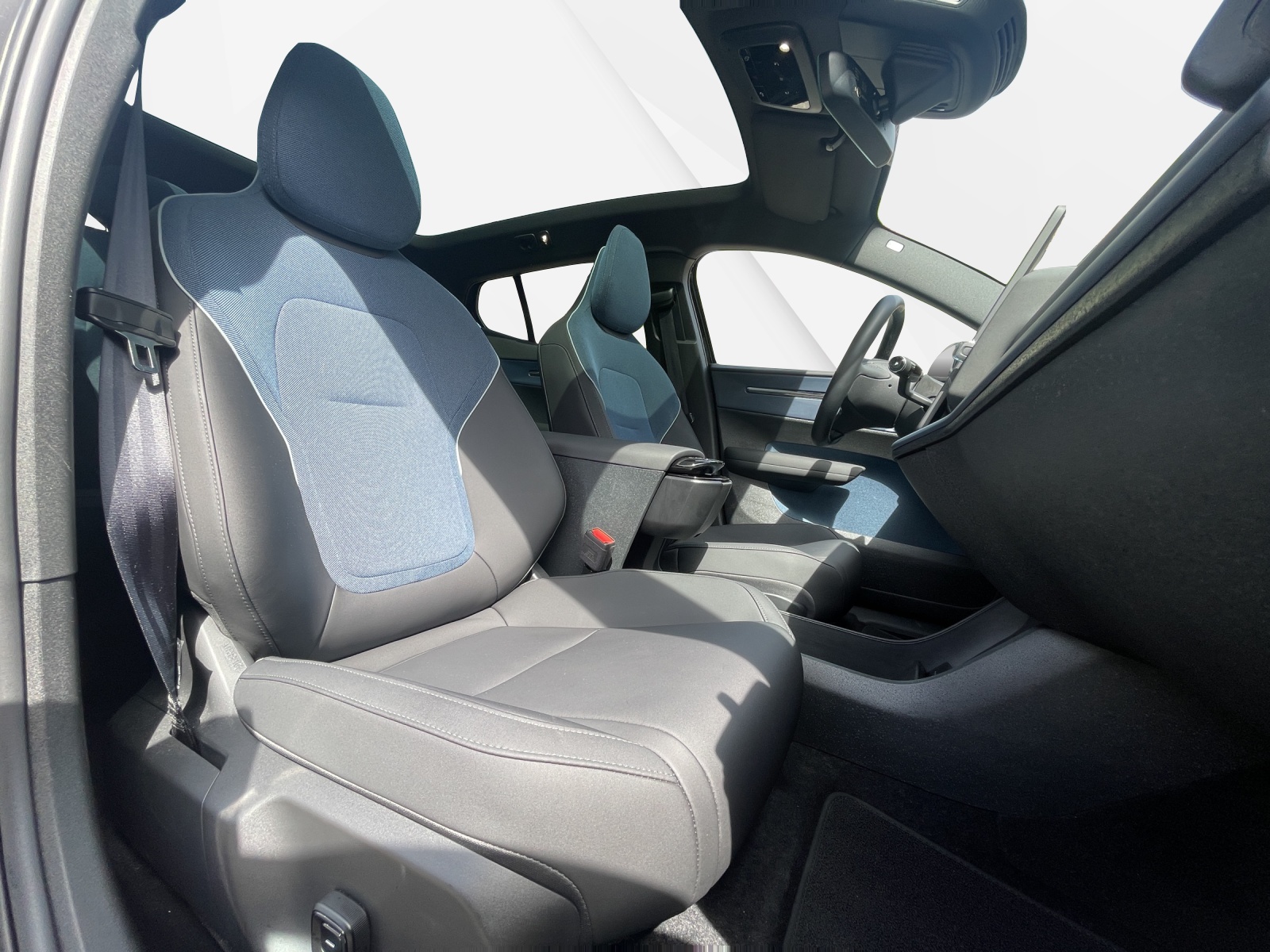VOLVO EX 30 E60 Twin Ultra Performance AWD-image-15