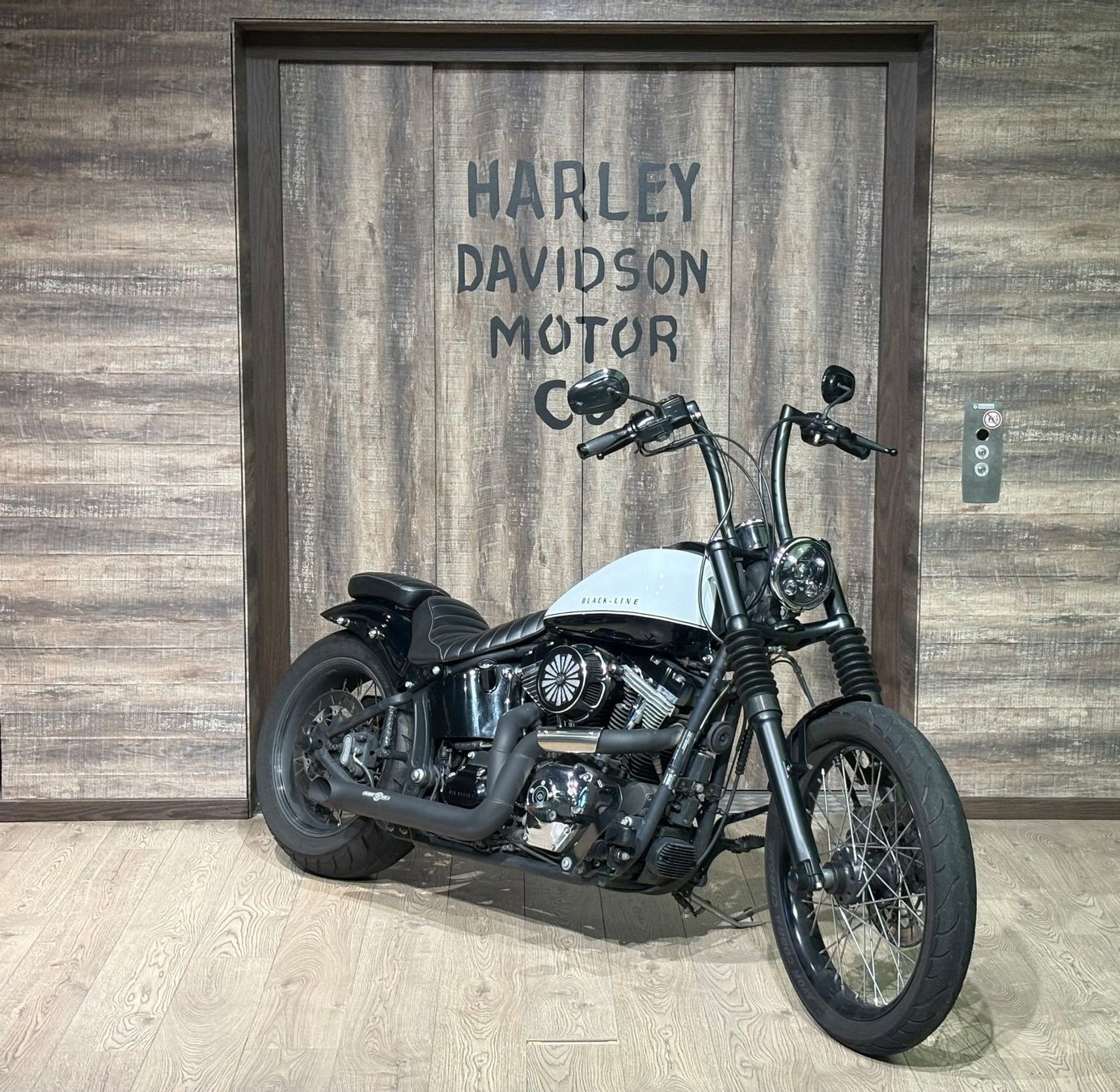 HARLEY-DAVIDSON FXS Blackline ABS-showroom-element-1