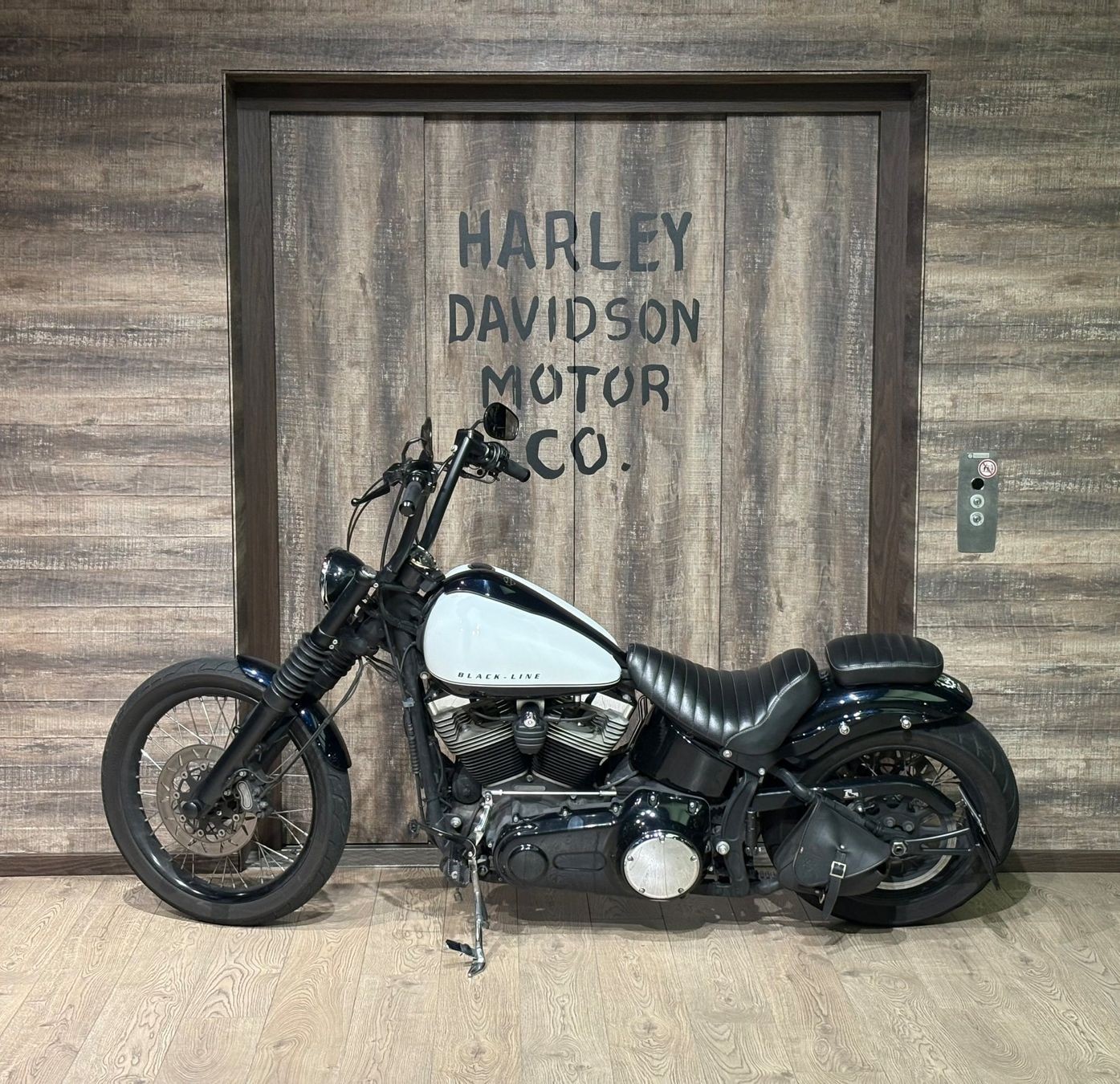 HARLEY-DAVIDSON FXS Blackline ABS-showroom-element-3