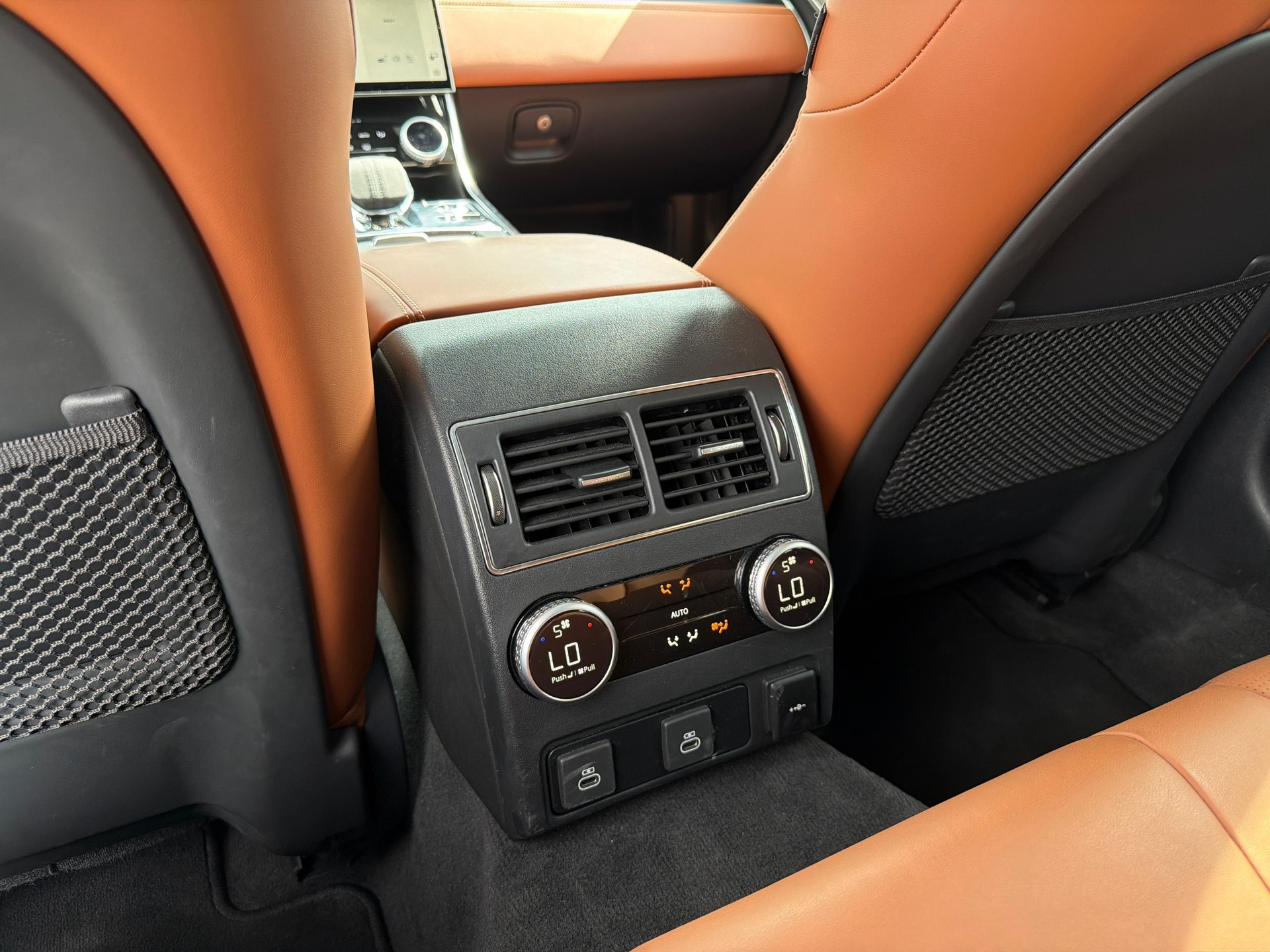 JAGUAR XF Sportbrake 2.0 I4 300 Sport AWD-image-16