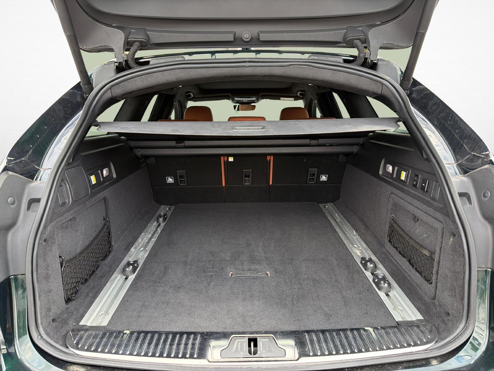 JAGUAR XF Sportbrake 2.0 I4 300 Sport AWD-image-11