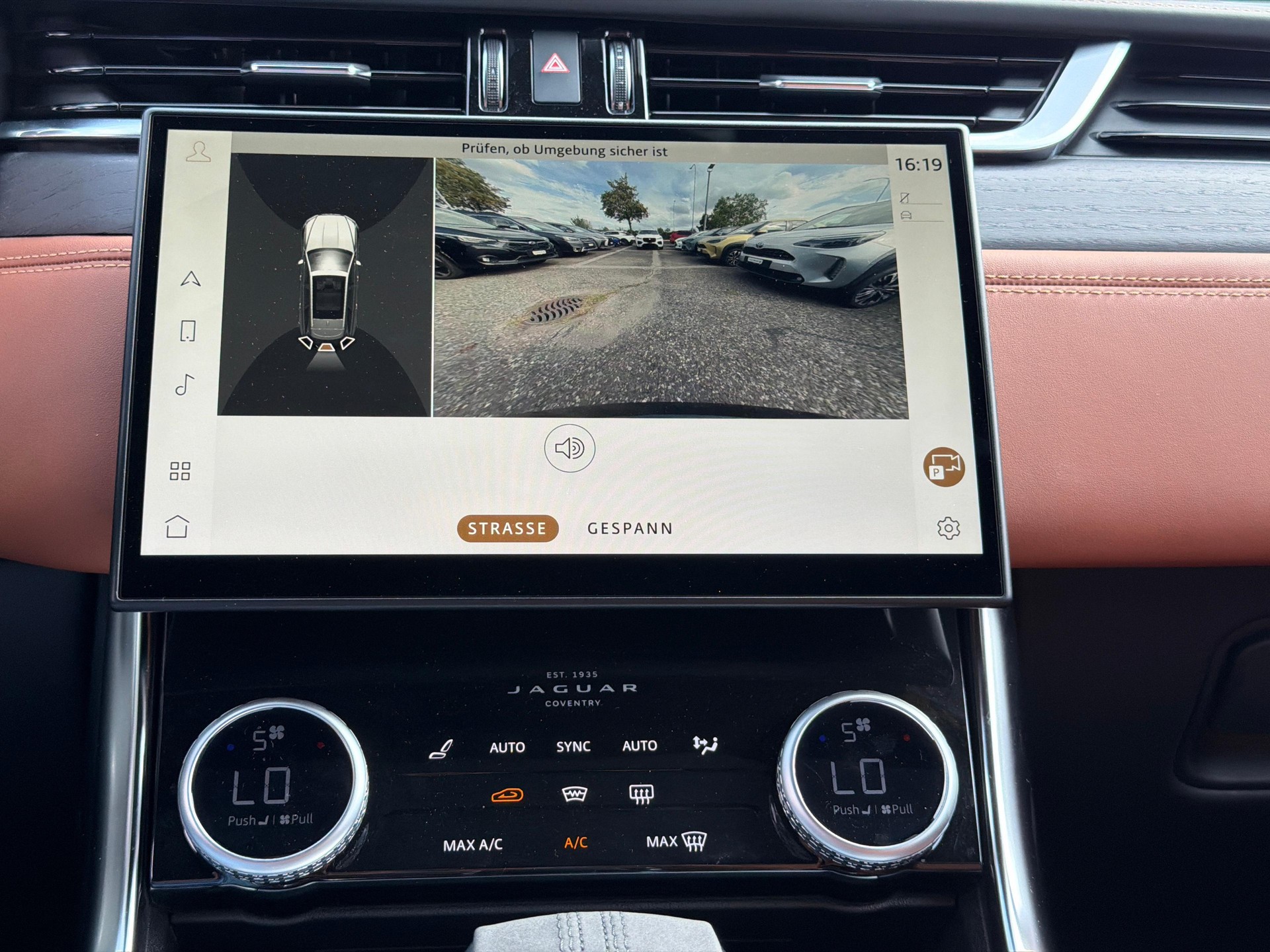 JAGUAR XF Sportbrake 2.0 I4 300 Sport AWD-image-20