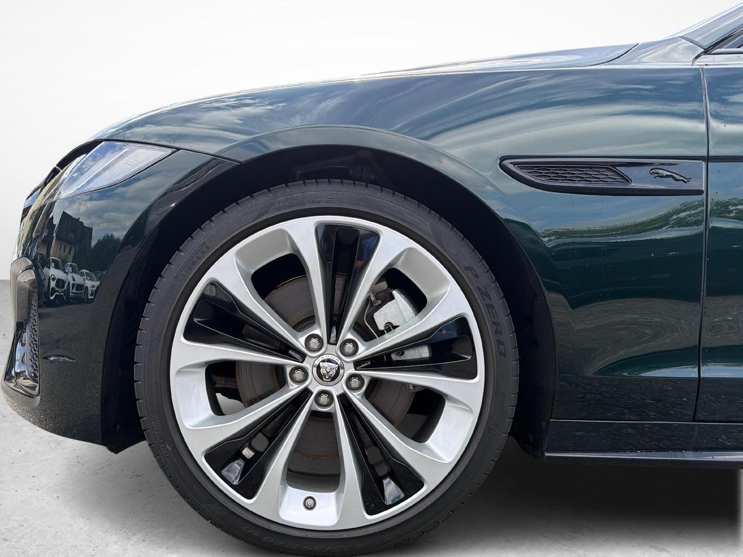 JAGUAR XF Sportbrake 2.0 I4 300 Sport AWD-image-17