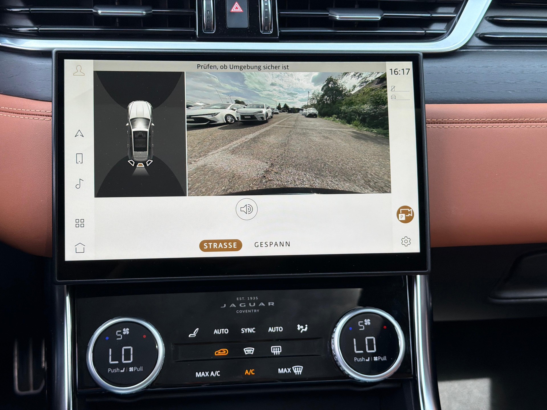JAGUAR XF Sportbrake 2.0 I4 300 Sport AWD-image-19