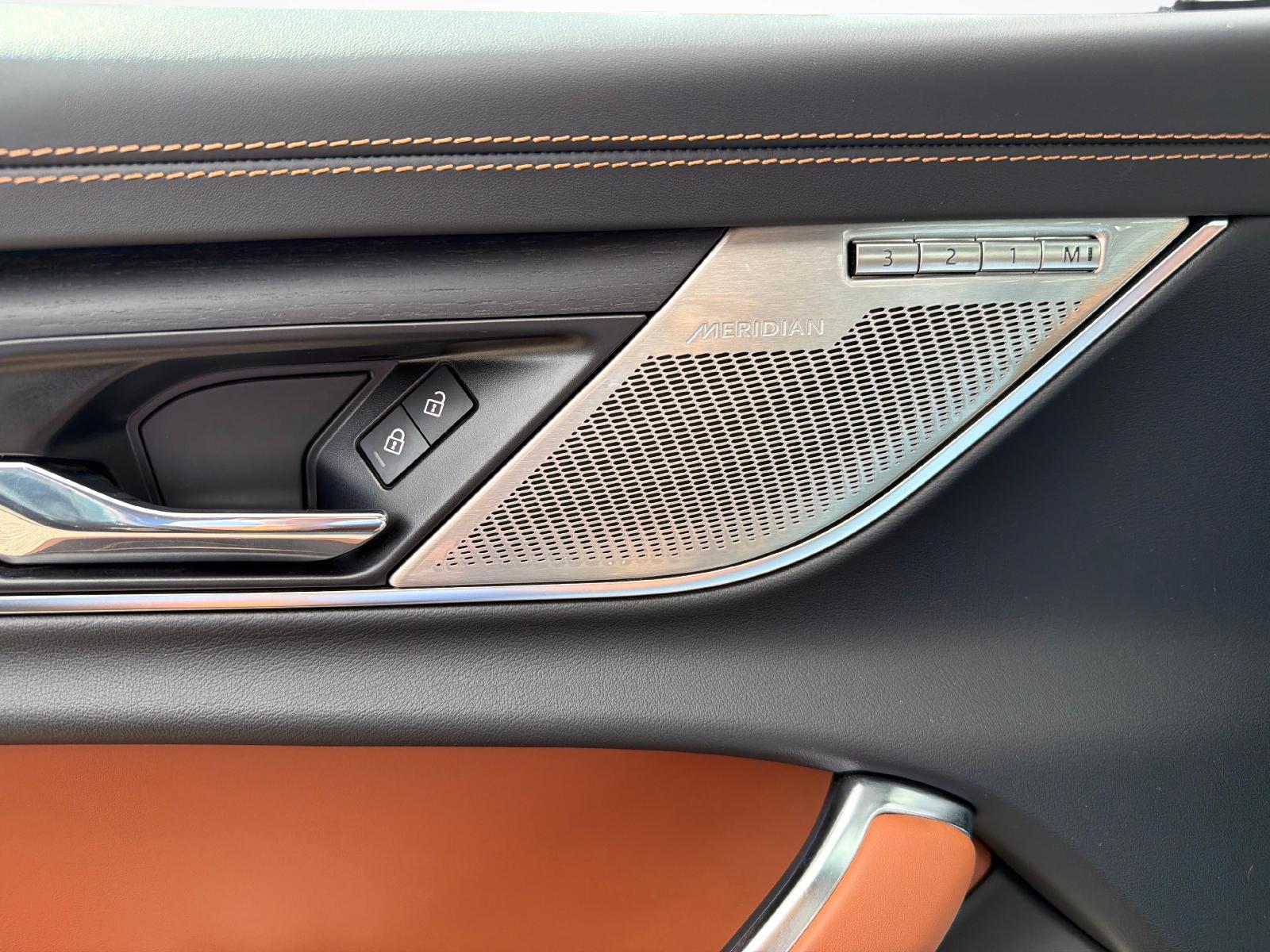 JAGUAR XF Sportbrake 2.0 I4 300 Sport AWD-image-16