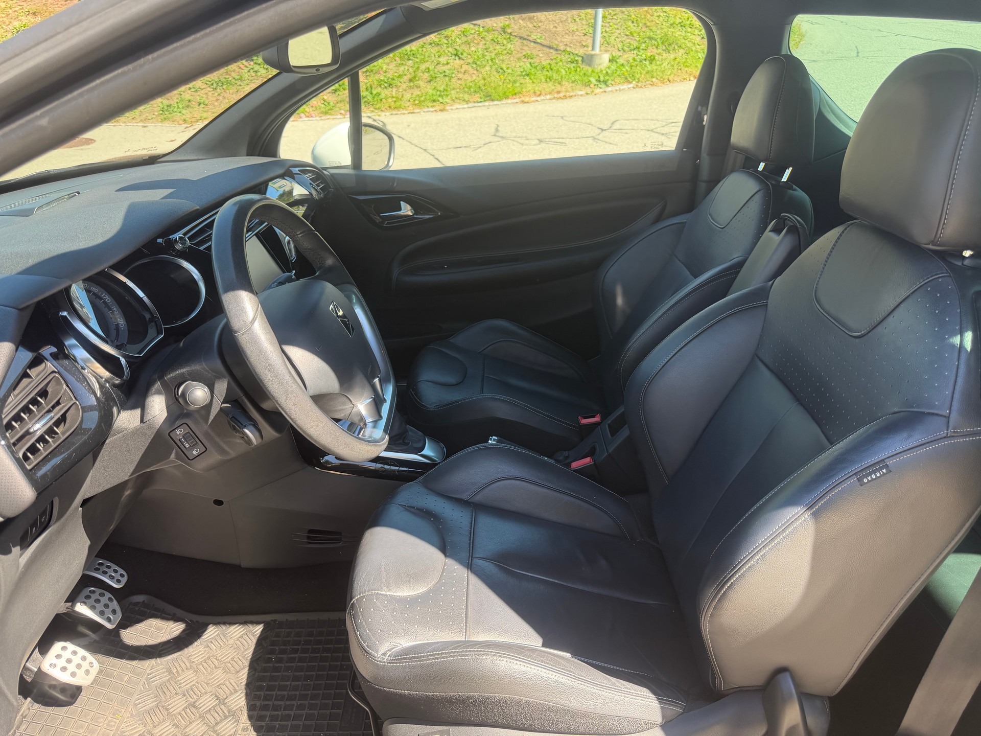 DS AUTOMOBILES DS 3 1.6 THP Sport Chic Plus-image-5