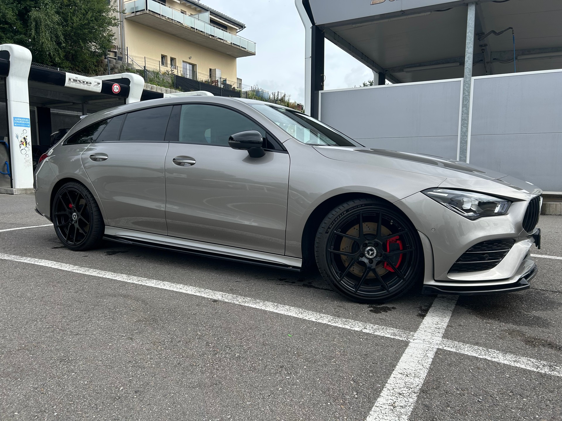 MERCEDES-BENZ CLA 250 AMG Line 4matic-image-3