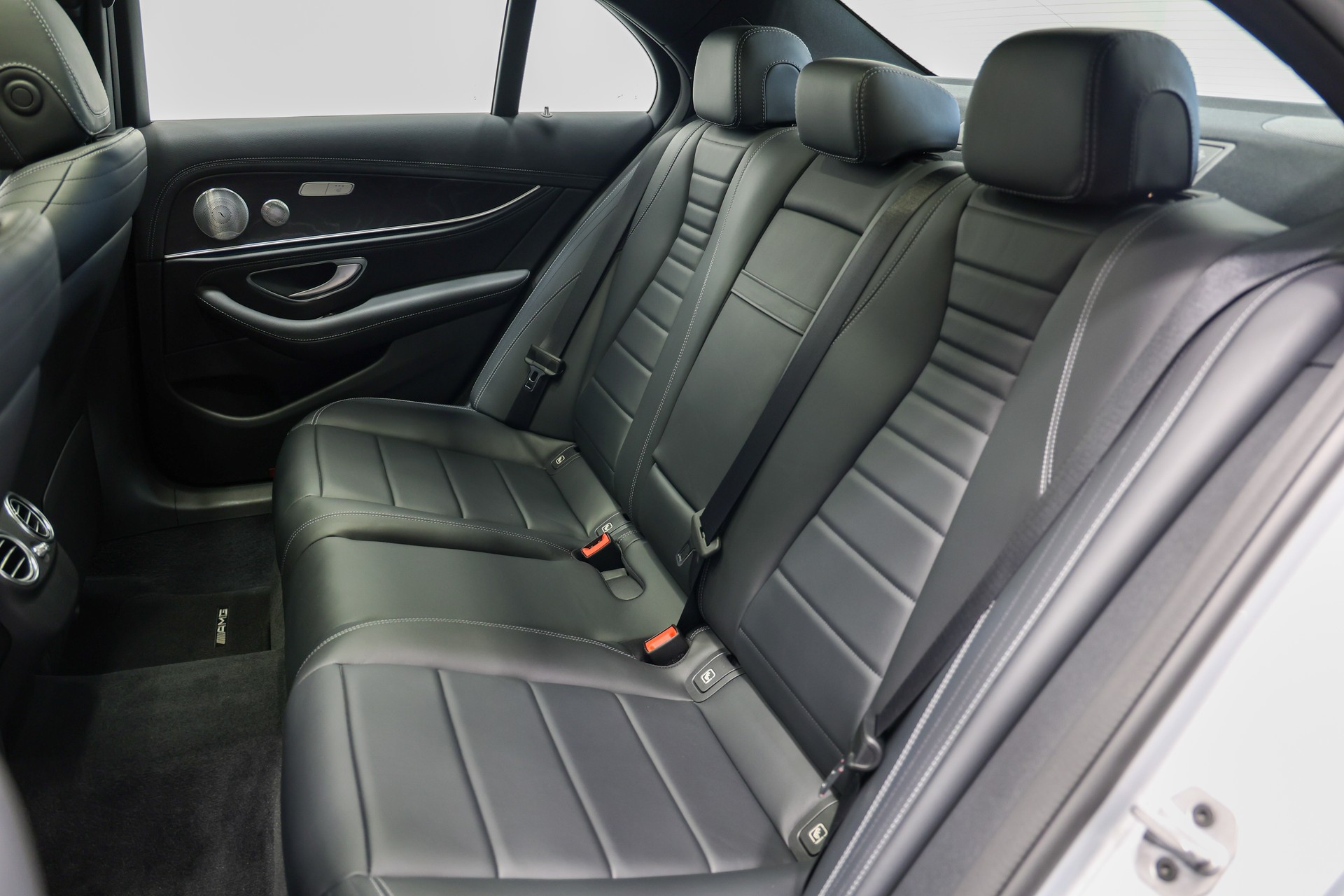 MERCEDES-BENZ E 220 d Swiss Star AMG Line 4Matic 9G-Tronic *Facelift*Vollausstattung*-image-14
