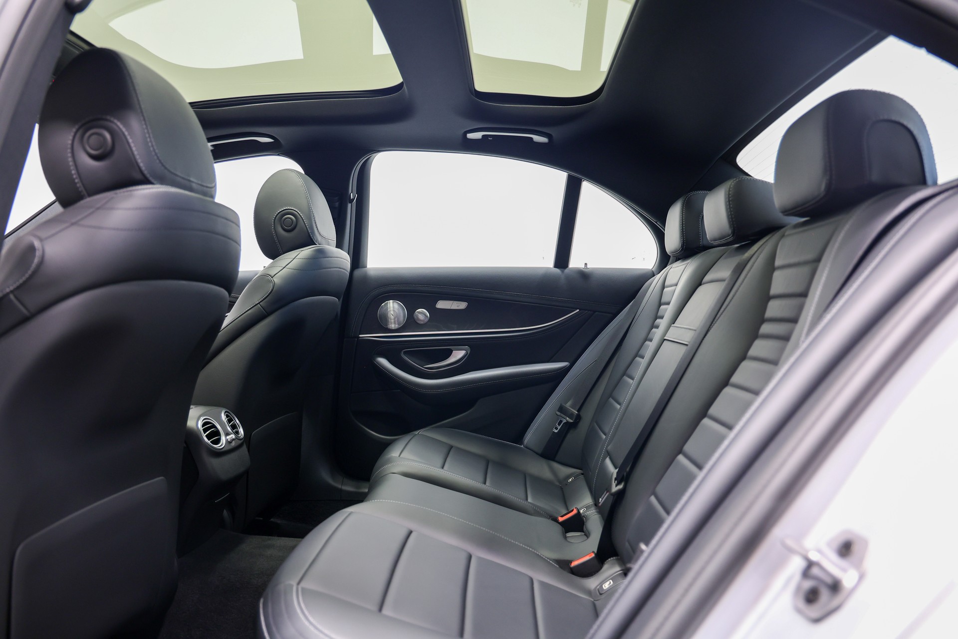 MERCEDES-BENZ E 220 d Swiss Star AMG Line 4Matic 9G-Tronic *Facelift*Vollausstattung*-image-15