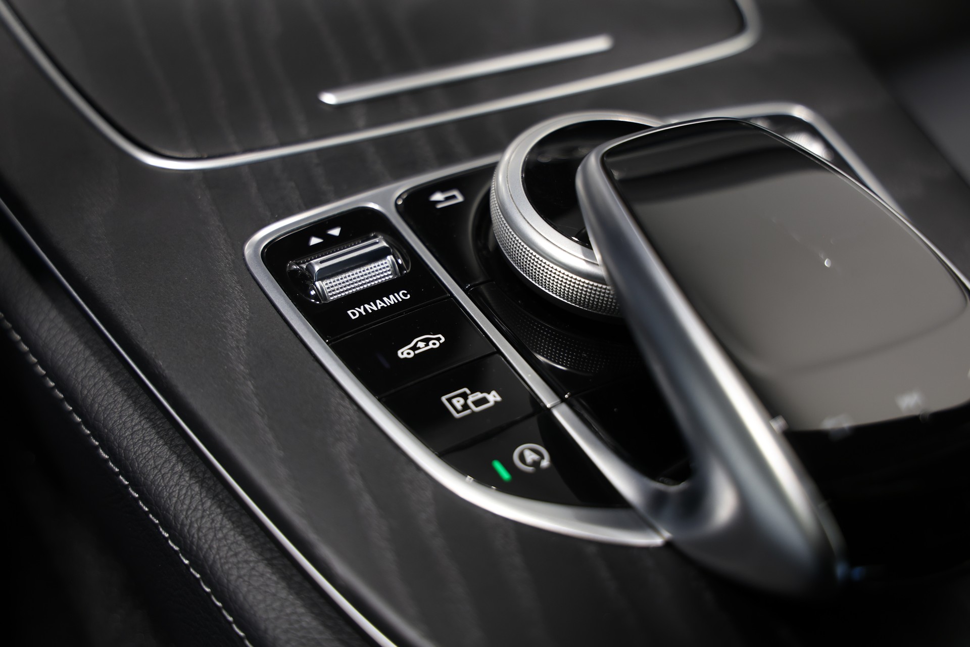 MERCEDES-BENZ E 220 d Swiss Star AMG Line 4Matic 9G-Tronic *Facelift*Vollausstattung*-image-24