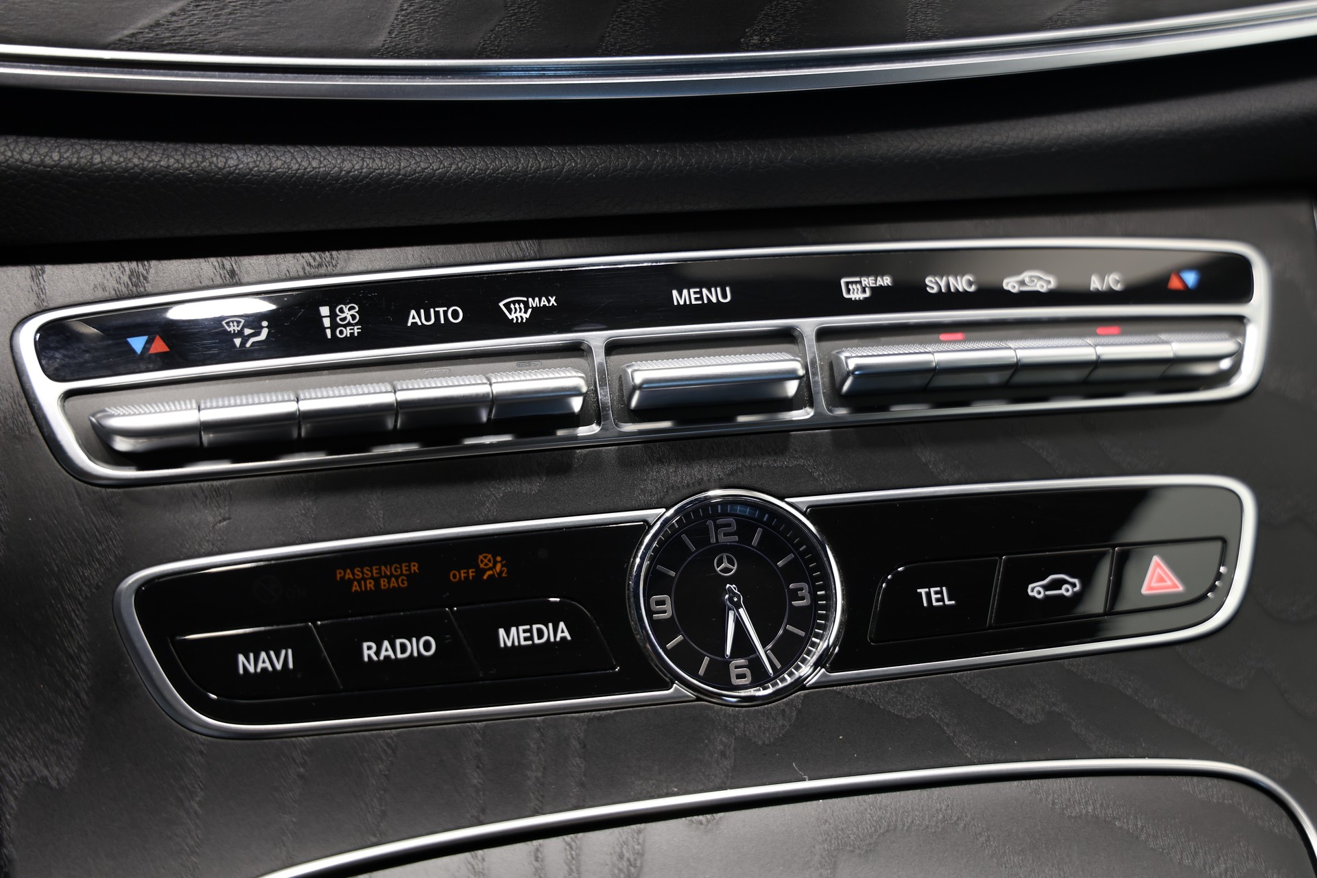 MERCEDES-BENZ E 220 d Swiss Star AMG Line 4Matic 9G-Tronic *Facelift*Vollausstattung*-image-23