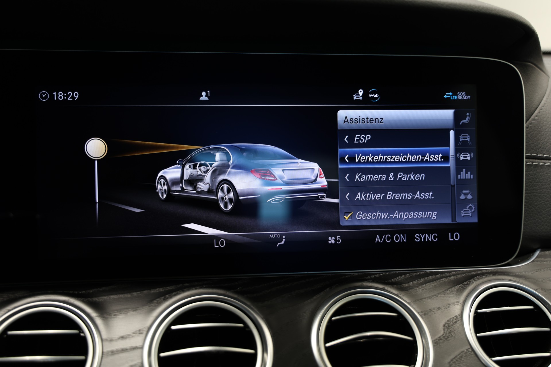 MERCEDES-BENZ E 220 d Swiss Star AMG Line 4Matic 9G-Tronic *Facelift*Vollausstattung*-image-28