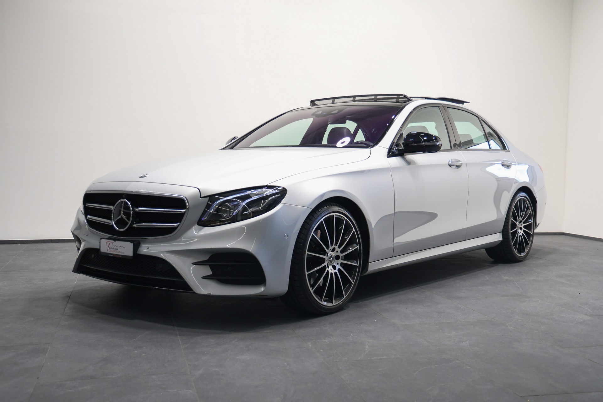 MERCEDES-BENZ E 220 d Swiss Star AMG Line 4Matic 9G-Tronic *Facelift*Vollausstattung*-image-2
