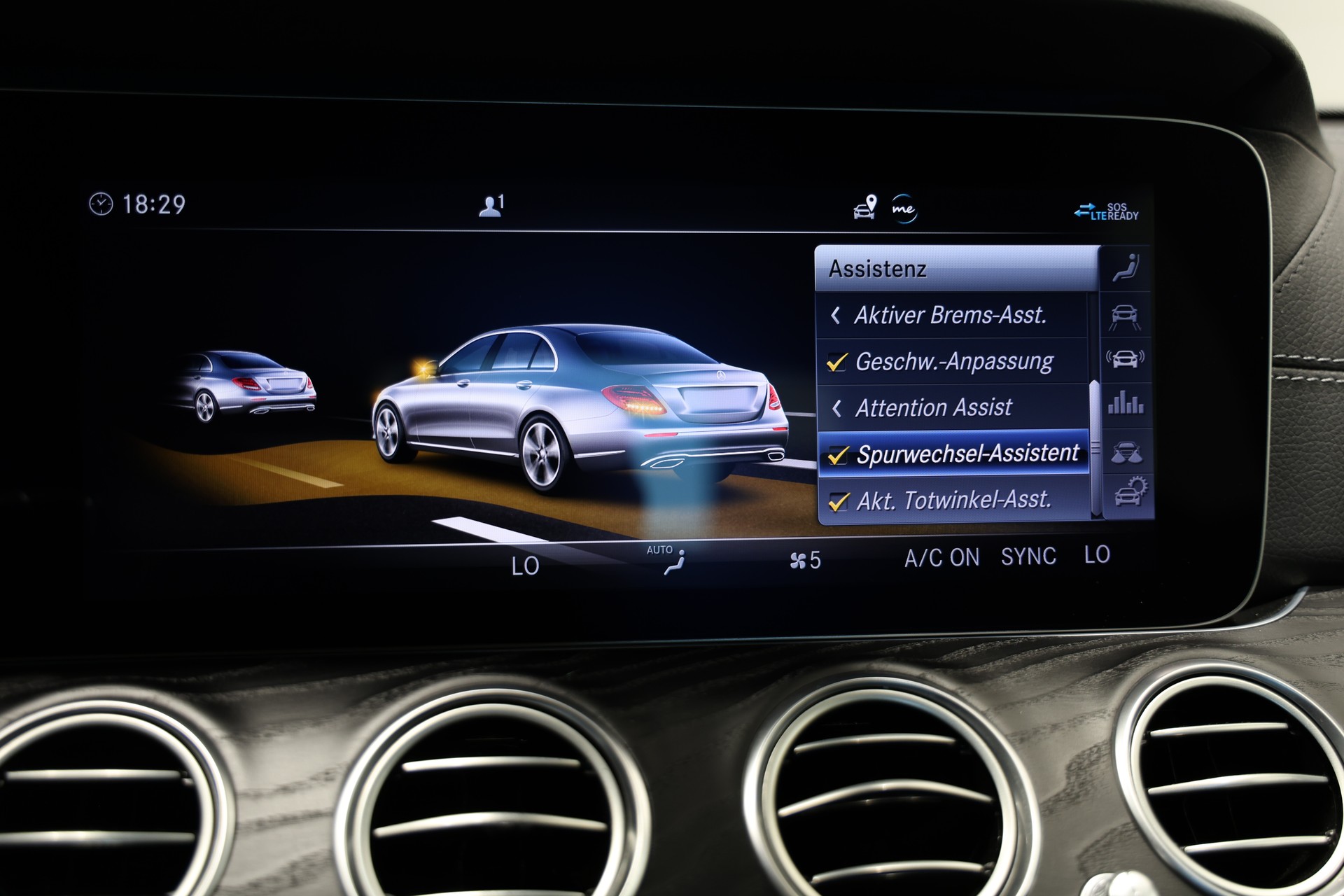 MERCEDES-BENZ E 220 d Swiss Star AMG Line 4Matic 9G-Tronic *Facelift*Vollausstattung*-image-29