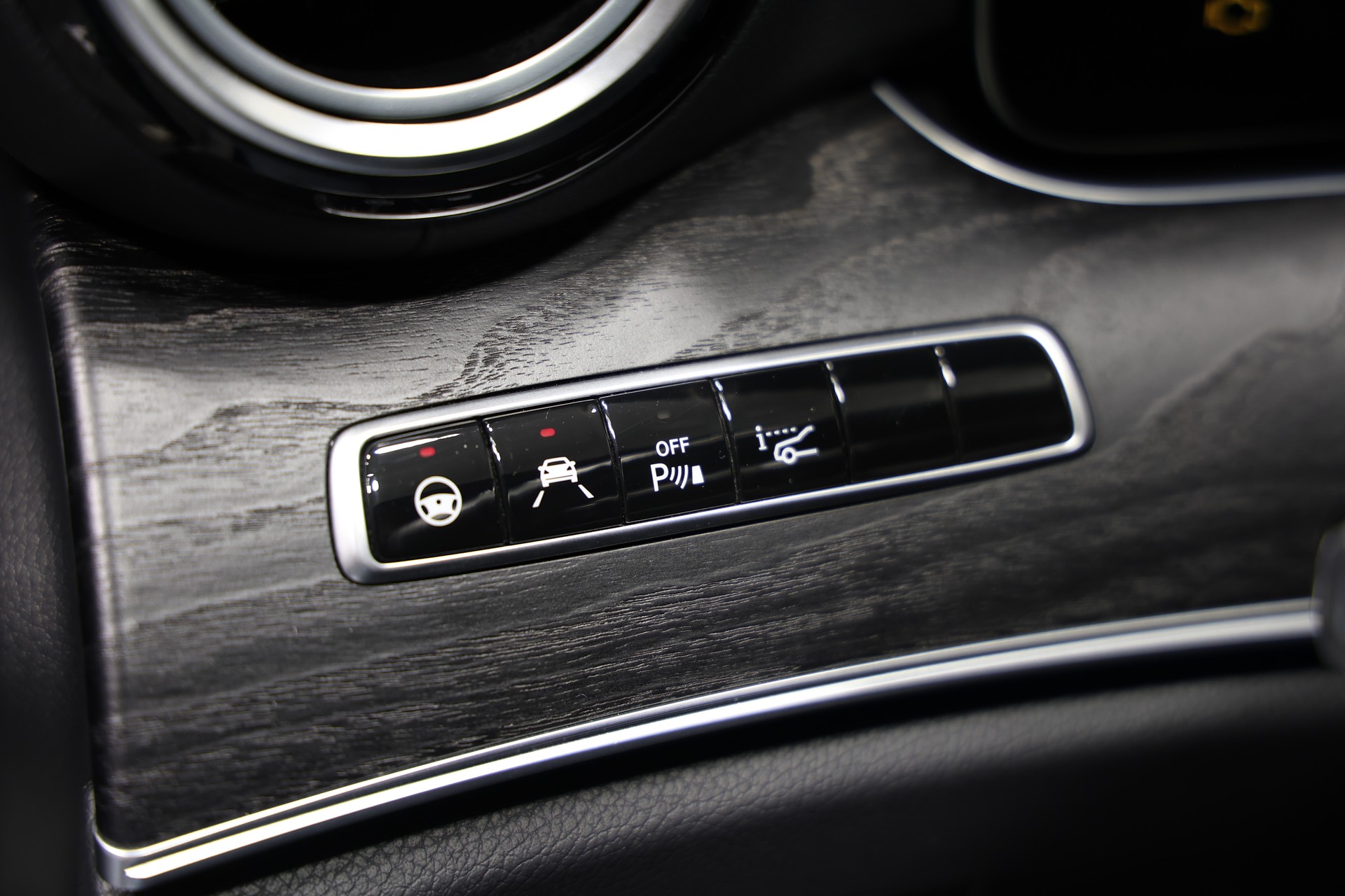 MERCEDES-BENZ E 220 d Swiss Star AMG Line 4Matic 9G-Tronic *Facelift*Vollausstattung*-image-20