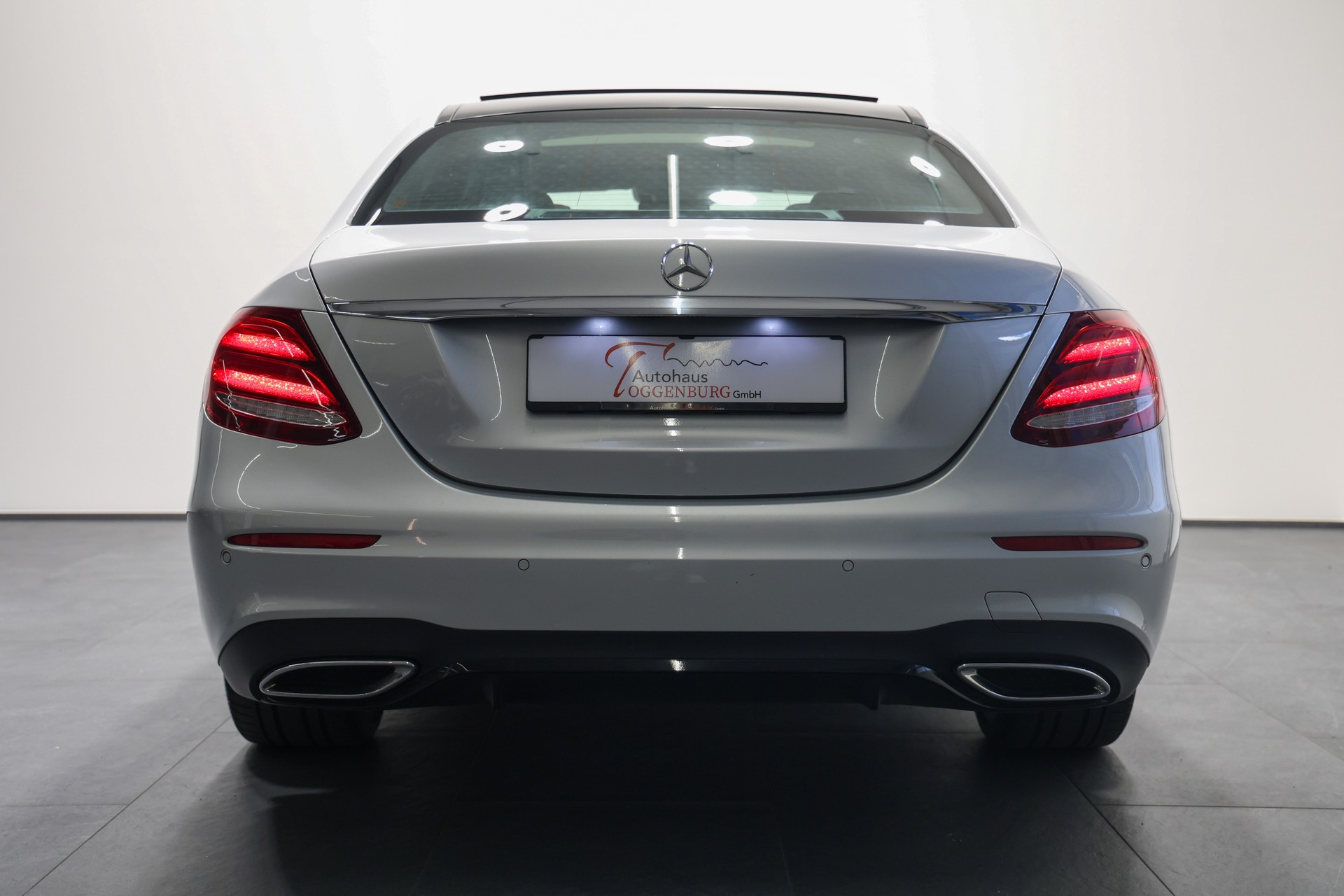 MERCEDES-BENZ E 220 d Swiss Star AMG Line 4Matic 9G-Tronic *Facelift*Vollausstattung*-image-10