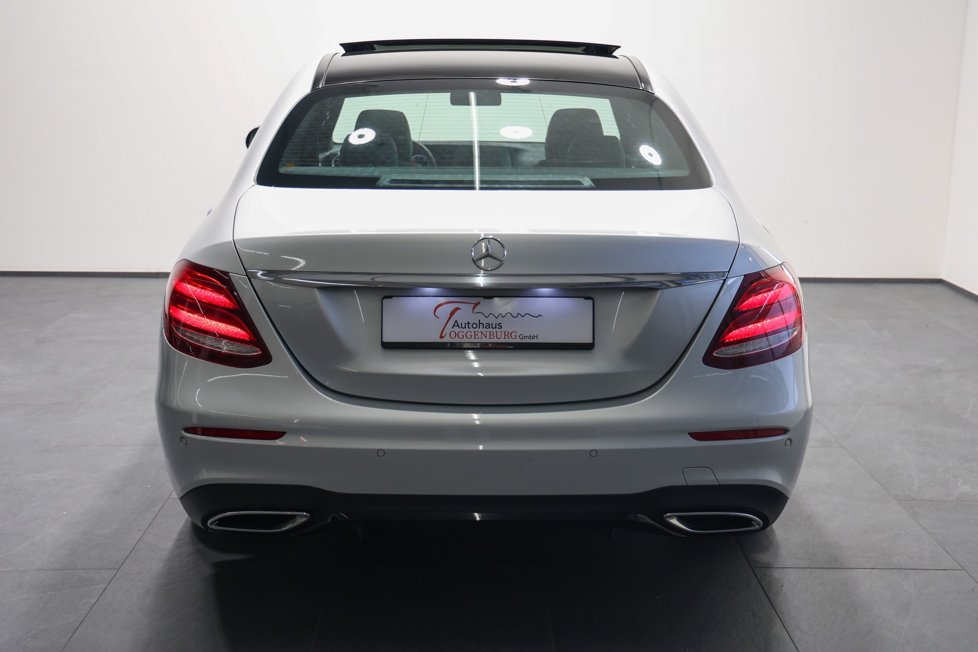 MERCEDES-BENZ E 220 d Swiss Star AMG Line 4Matic 9G-Tronic *Facelift*Vollausstattung*-image-9