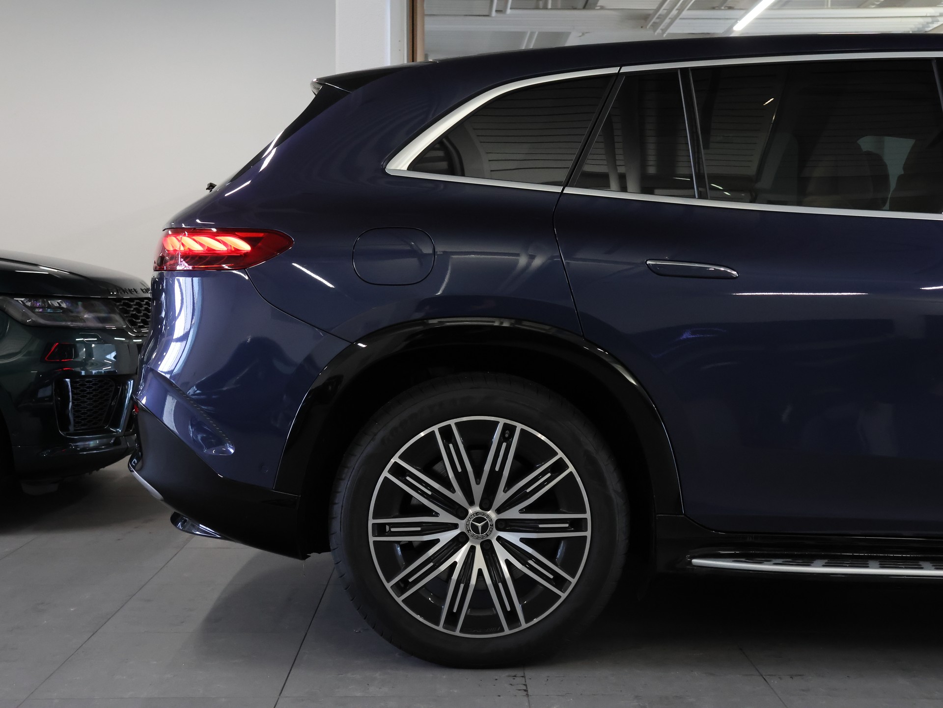 MERCEDES-BENZ EQS SUV 580 4Matic *SODALITE-BLUE*-image-8