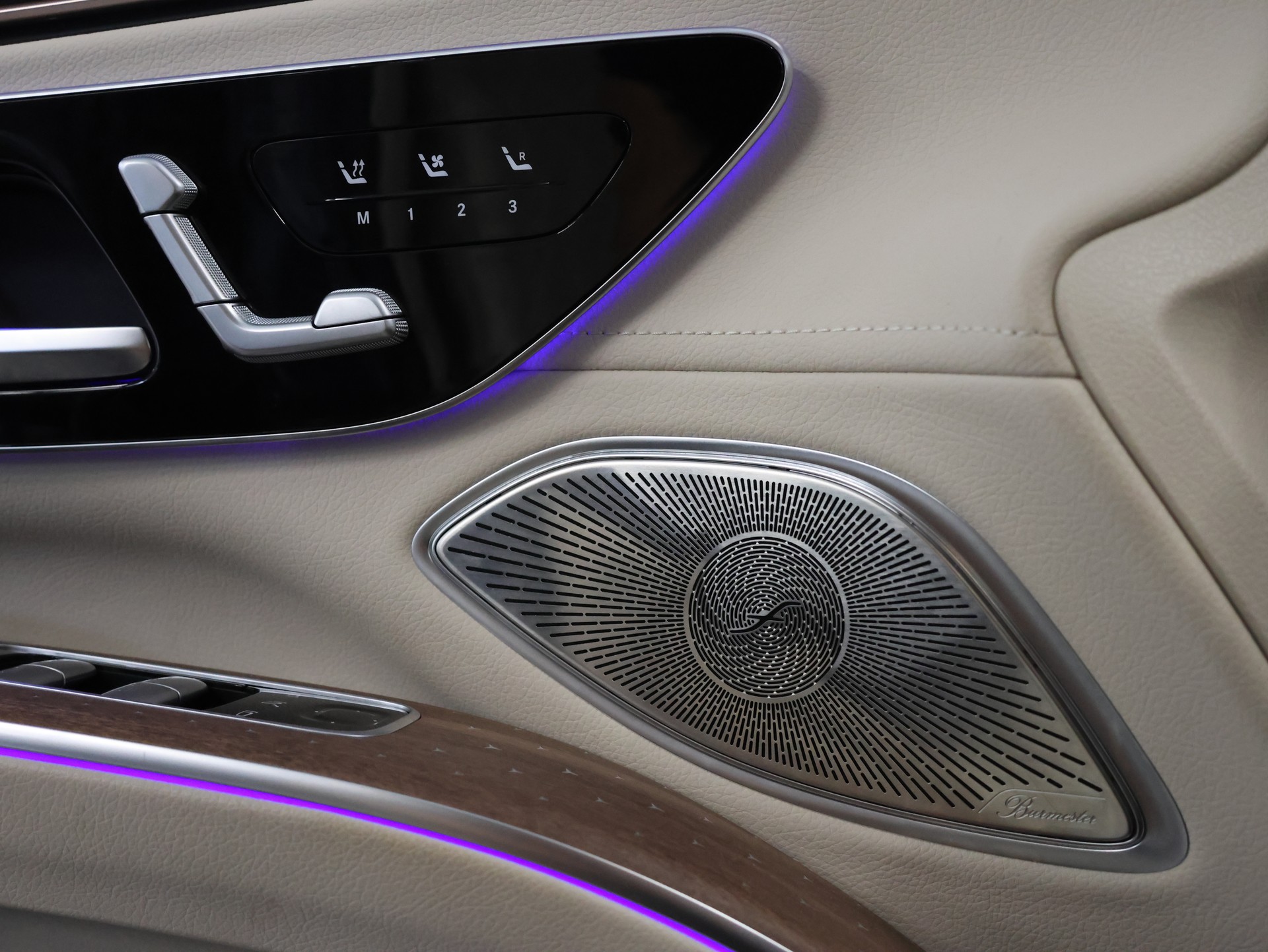 MERCEDES-BENZ EQS SUV 580 4Matic *SODALITE-BLUE*-image-29