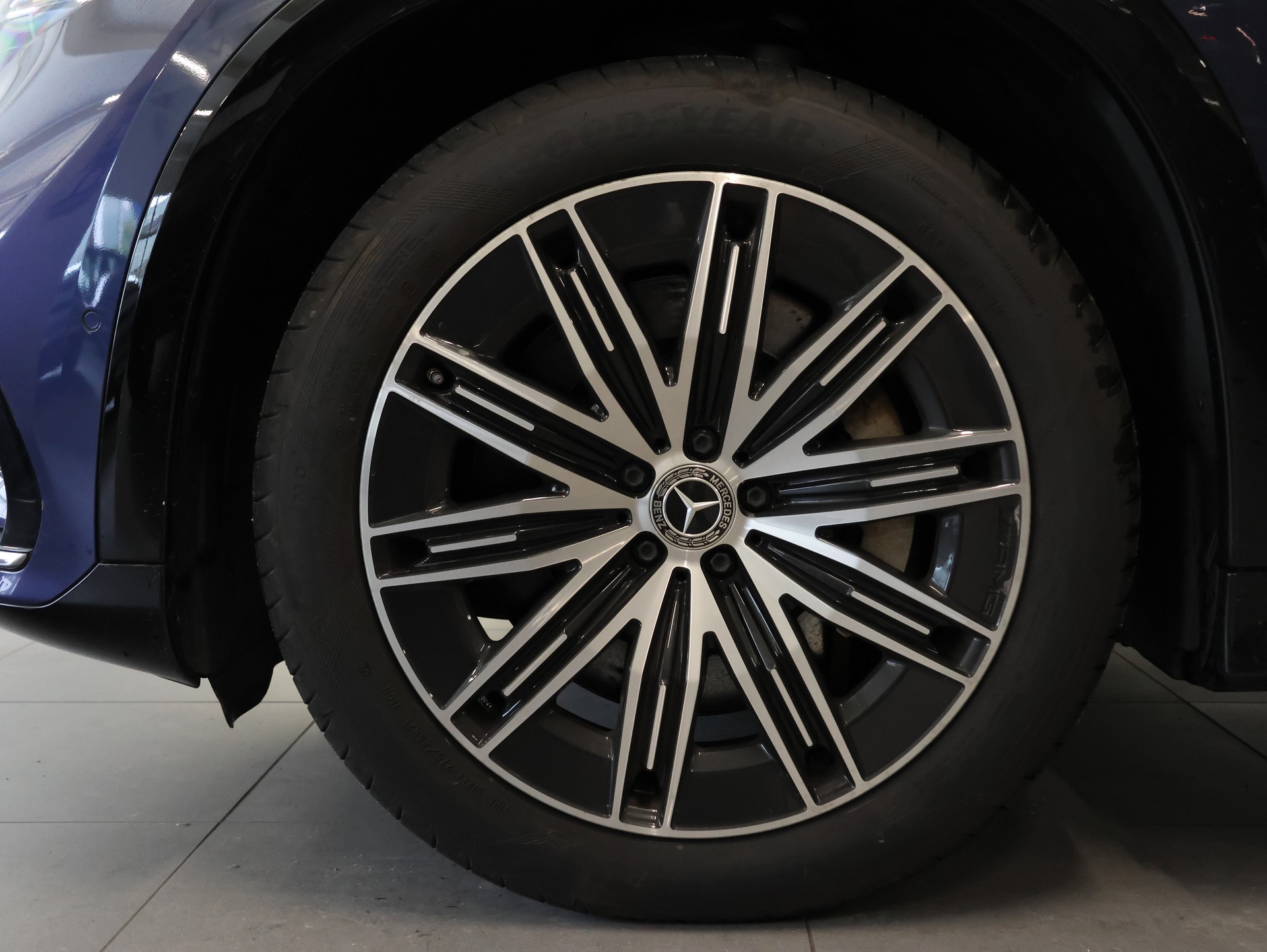 MERCEDES-BENZ EQS SUV 580 4Matic *SODALITE-BLUE*-image-11