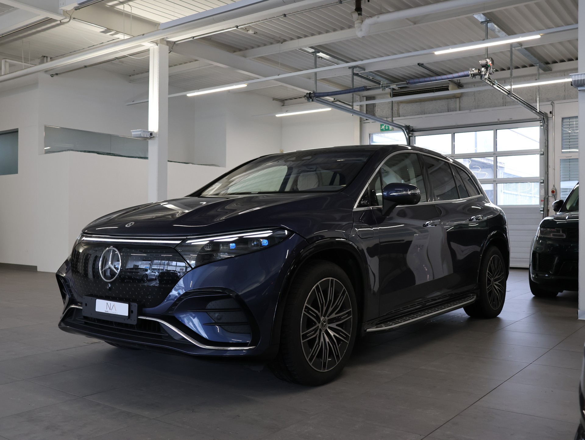 MERCEDES-BENZ EQS SUV 580 4Matic *SODALITE-BLUE*-showroom-element-3