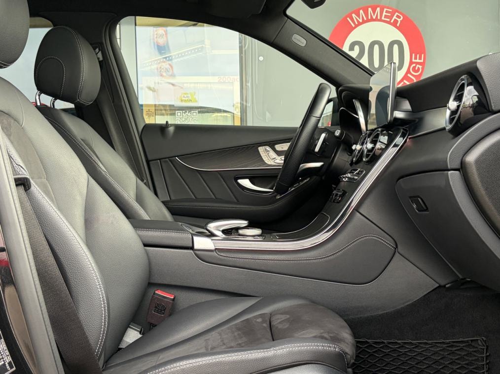 MERCEDES-BENZ GLC 300 4Matic AMG Line 9G-Tronic-image-9