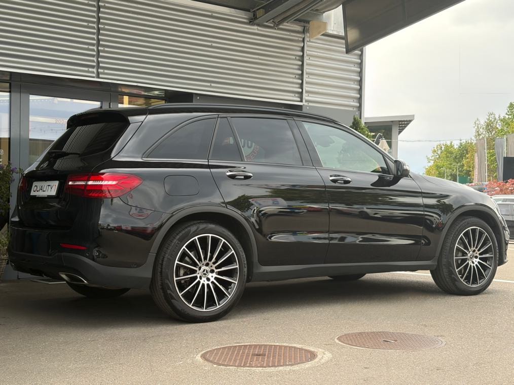 MERCEDES-BENZ GLC 300 4Matic AMG Line 9G-Tronic-showroom-element-2