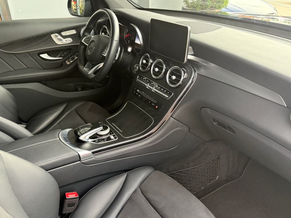 MERCEDES-BENZ GLC 300 4Matic AMG Line 9G-Tronic-image-8