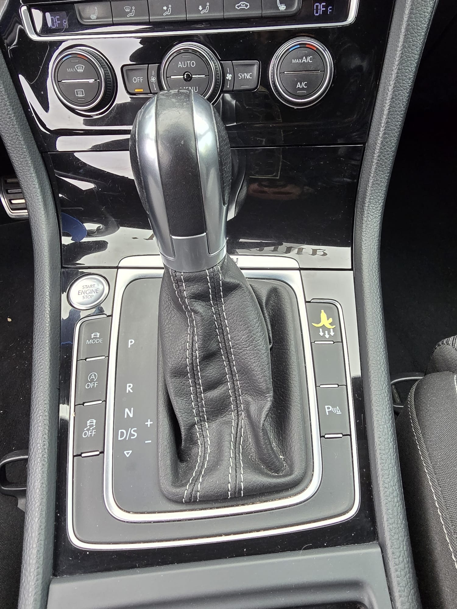 VW Golf Variant 2.0 TSI R 4 Motion DSG-image-12