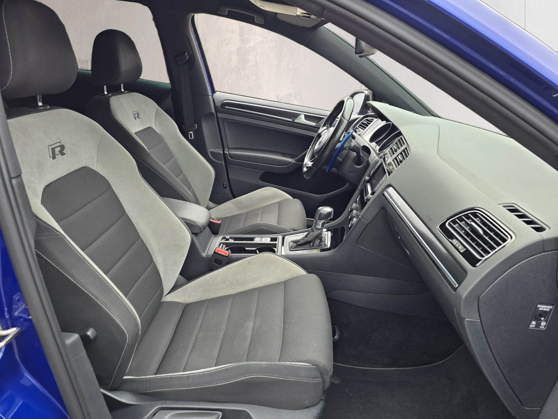 VW Golf Variant 2.0 TSI R 4 Motion DSG-image-16