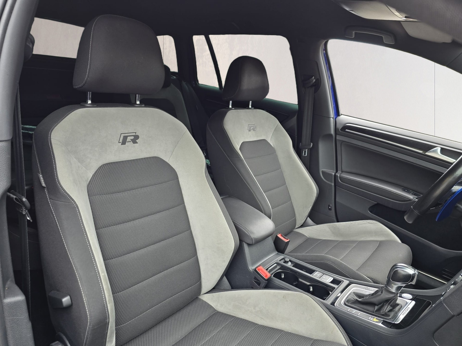 VW Golf Variant 2.0 TSI R 4 Motion DSG-image-15