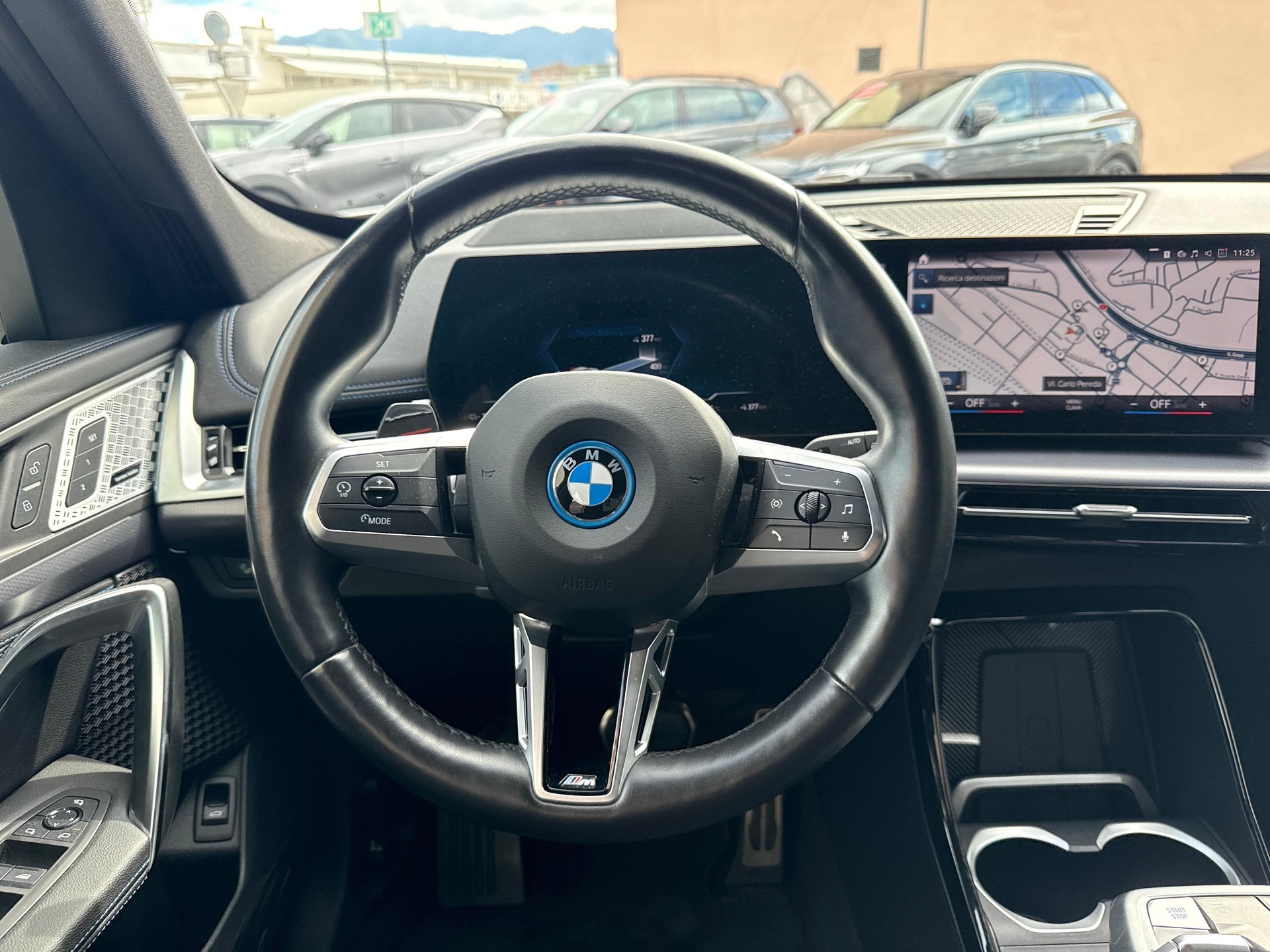 BMW iX1 xDrive 30-image-15