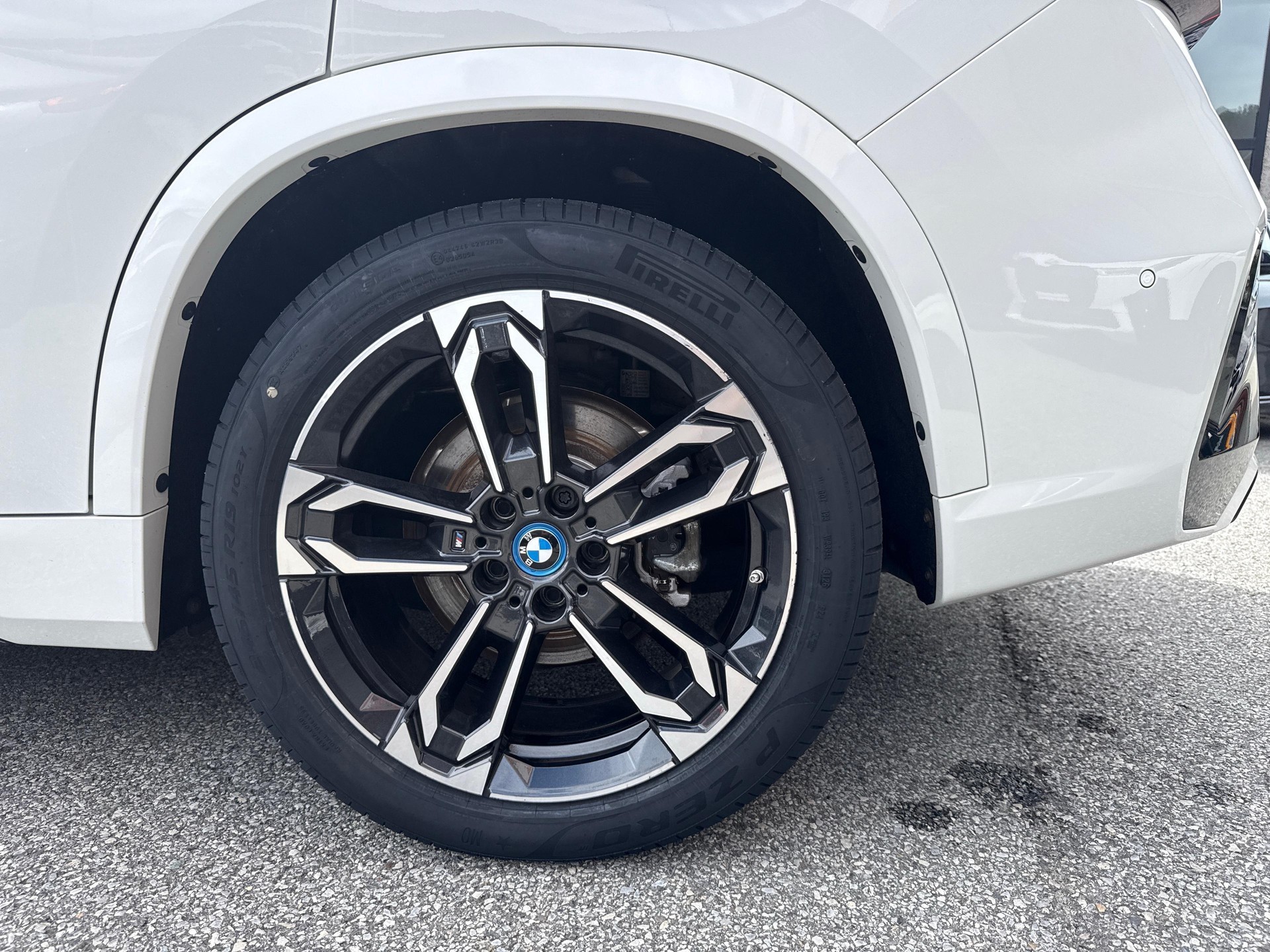 BMW iX1 xDrive 30-image-20