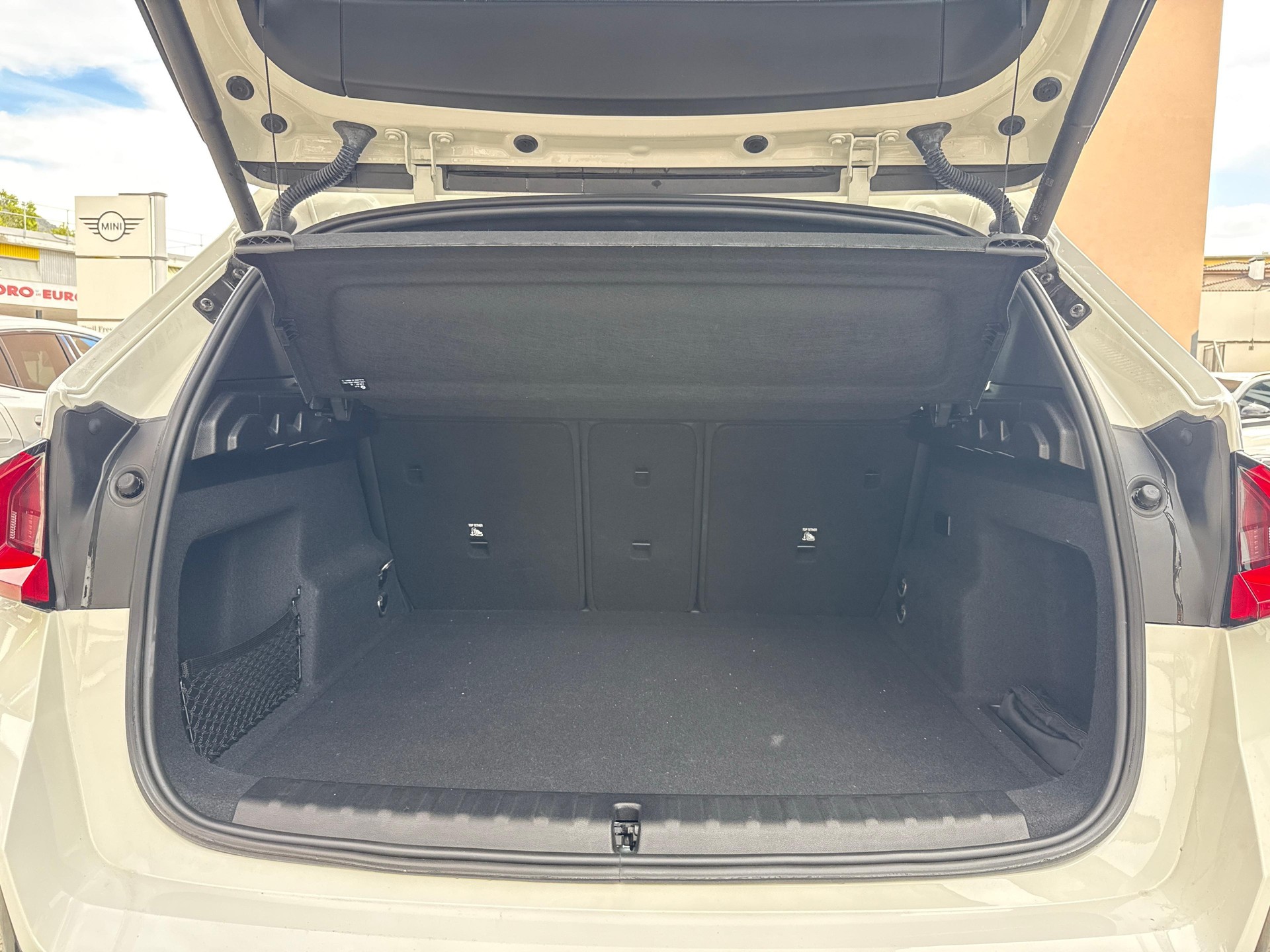 BMW iX1 xDrive 30-image-13
