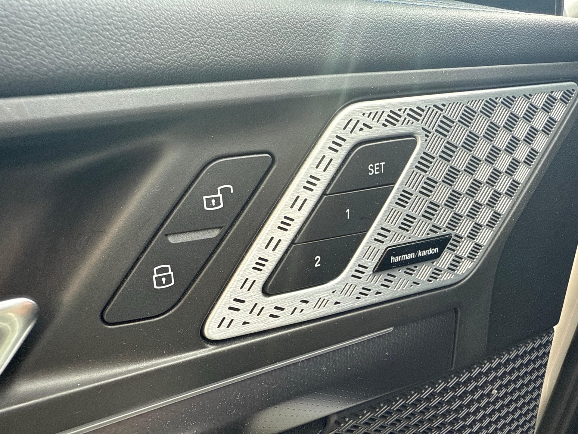 BMW iX1 xDrive 30-image-18