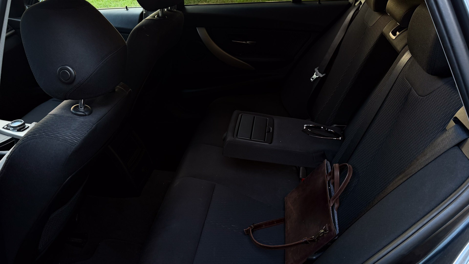 BMW 318d-image-5