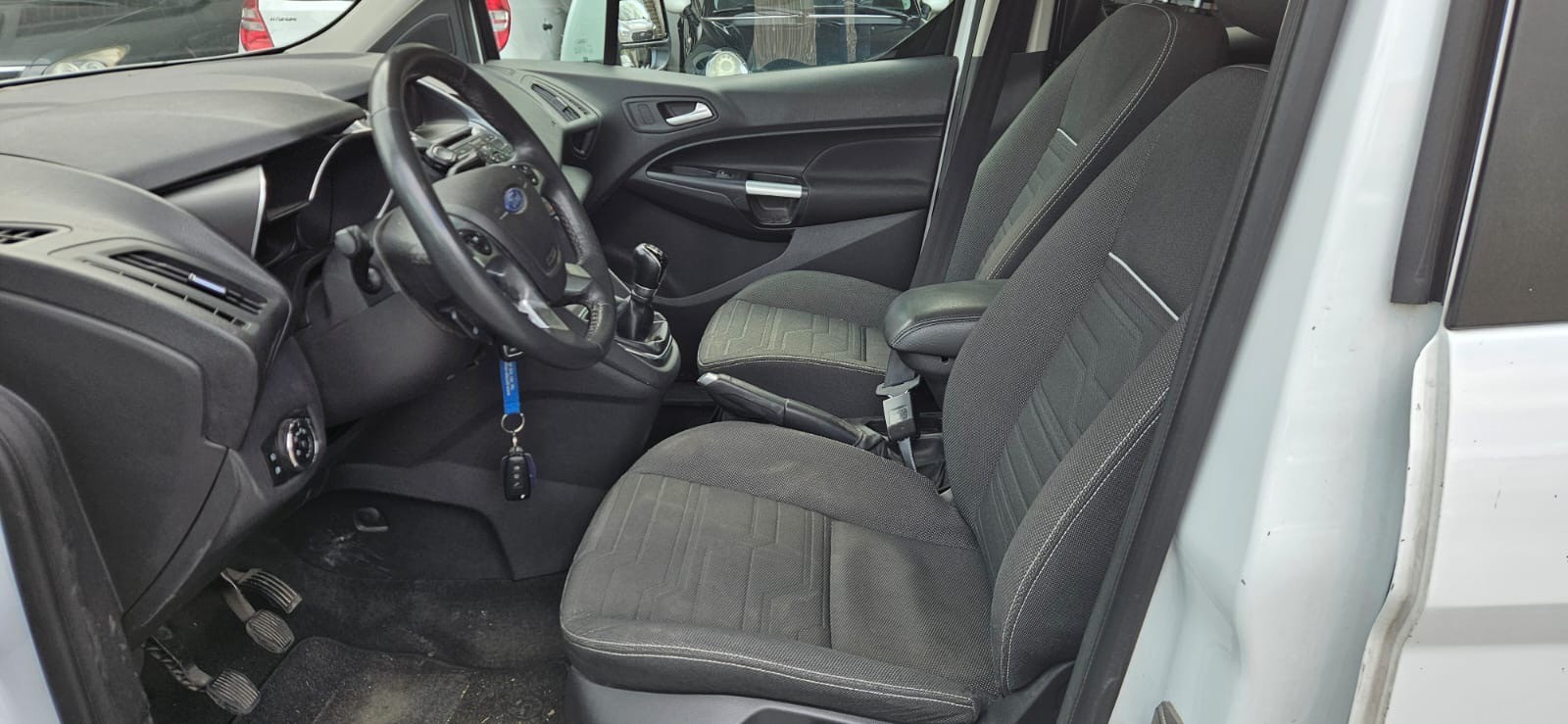 FORD Tourneo Connect 1.6 TDCi Titanium-image-6