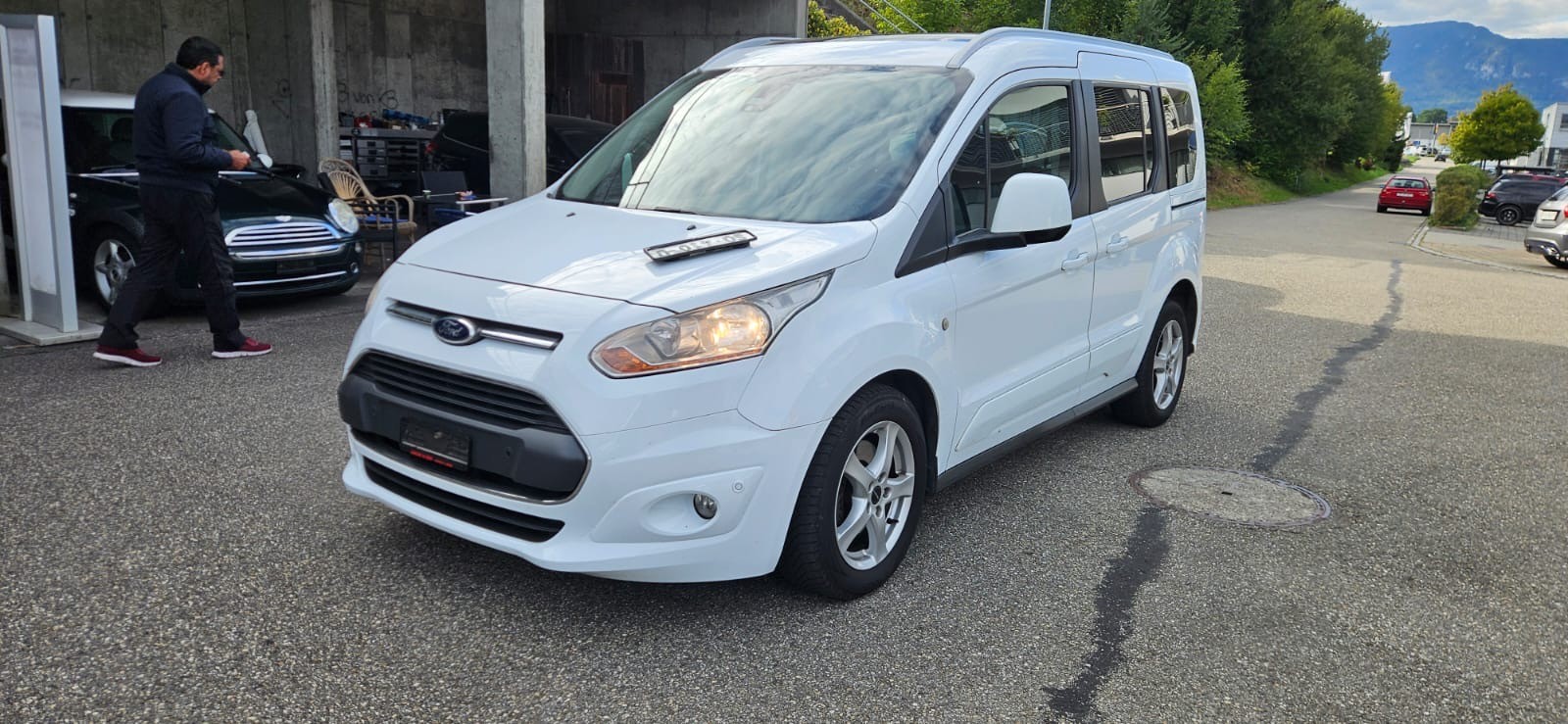 FORD Tourneo Connect 1.6 TDCi Titanium-image-0