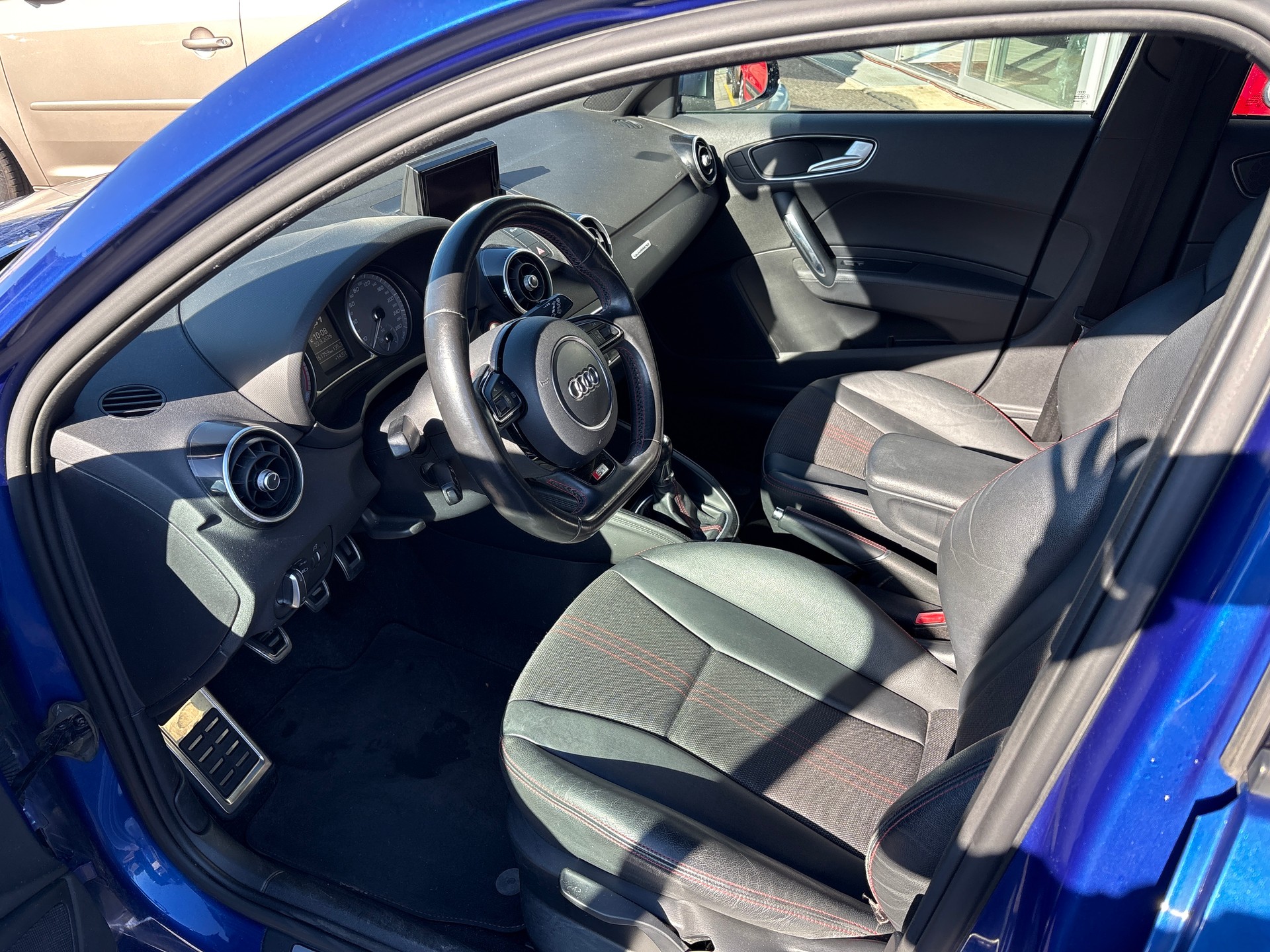 AUDI S1 Sportback 2.0 TFSI Sport quattro-image-6