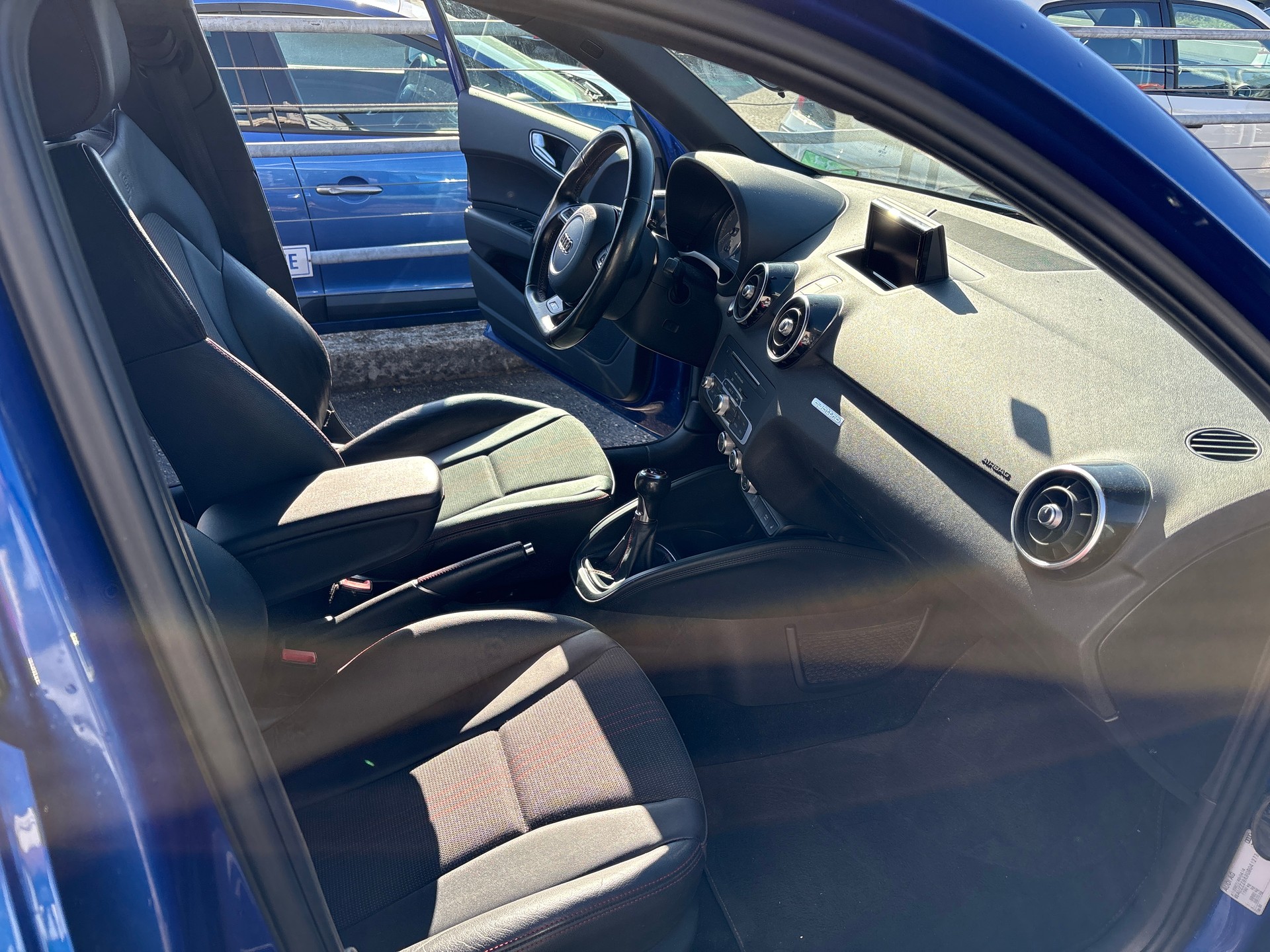 AUDI S1 Sportback 2.0 TFSI Sport quattro-image-8