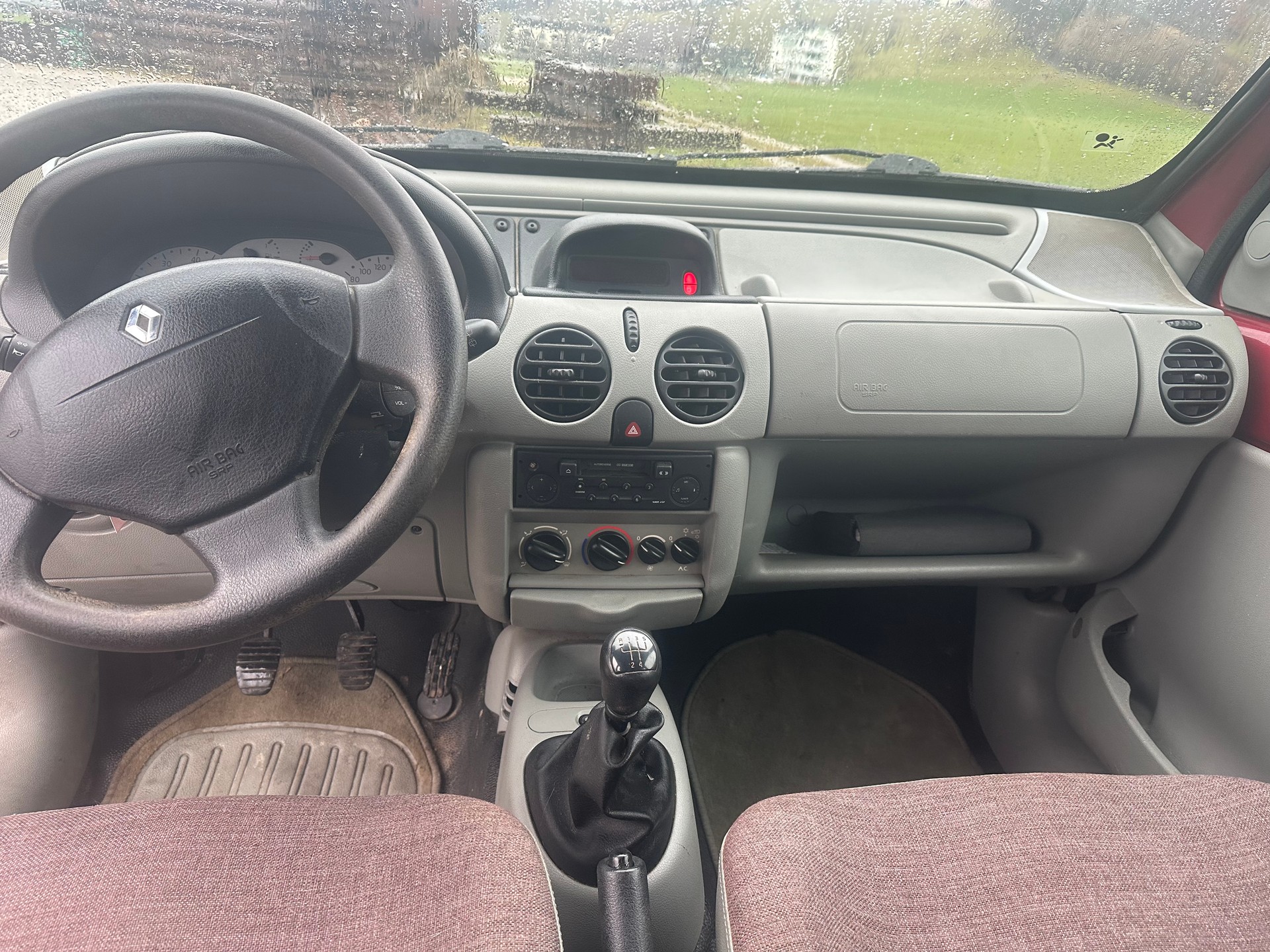 RENAULT Kangoo 1.6 16V Privilège 4X4-image-11