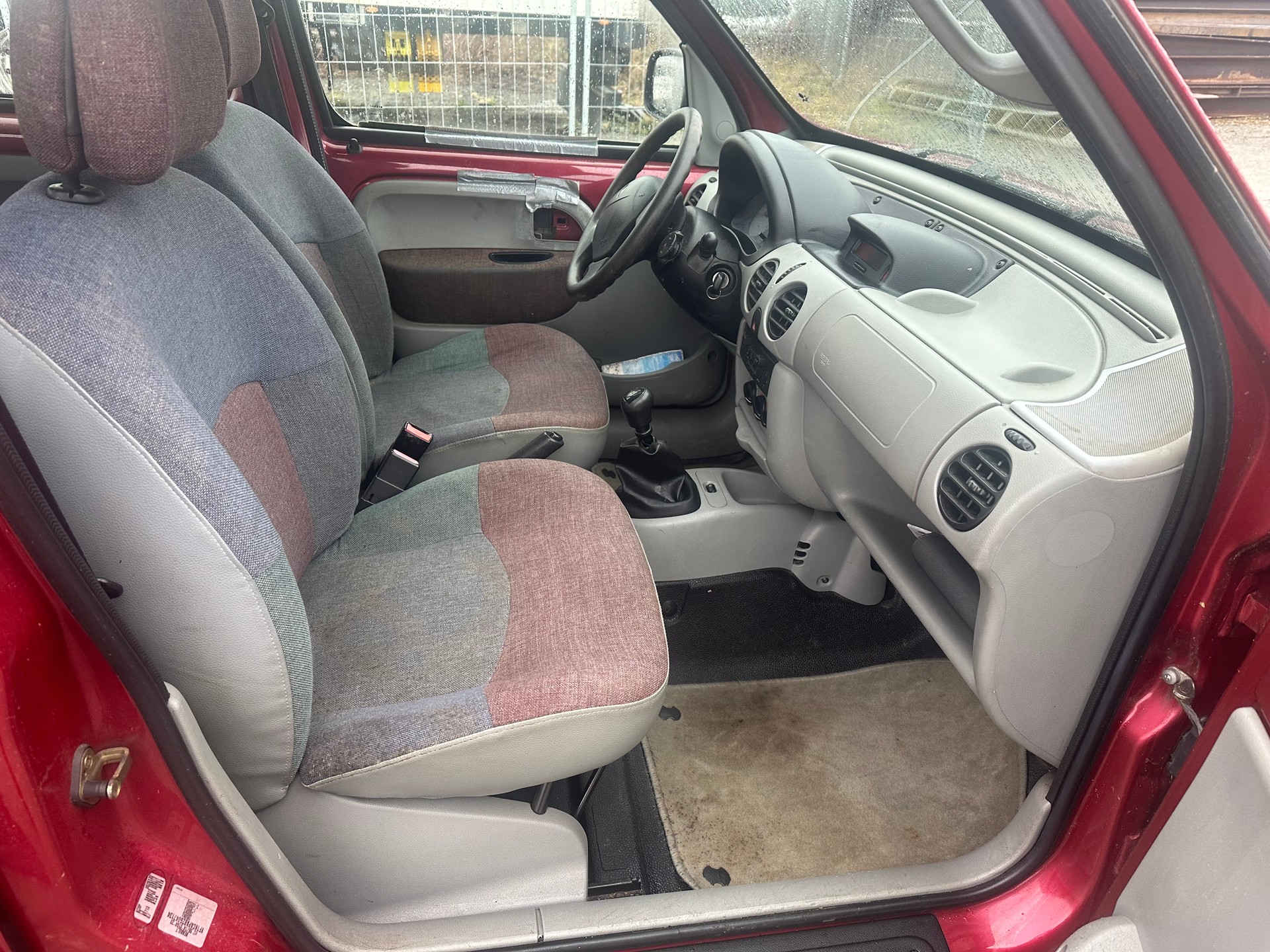 RENAULT Kangoo 1.6 16V Privilège 4X4-image-8
