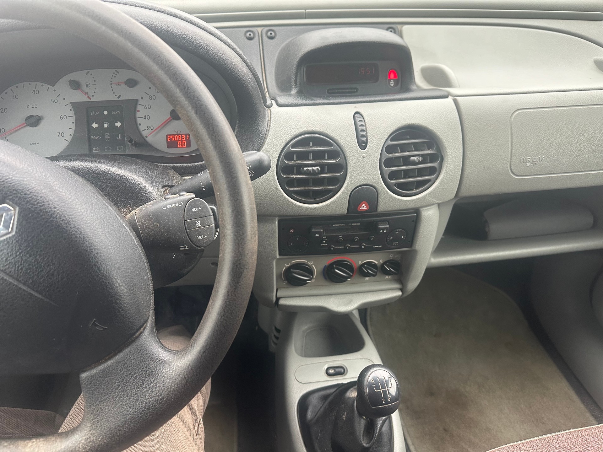 RENAULT Kangoo 1.6 16V Privilège 4X4-image-14