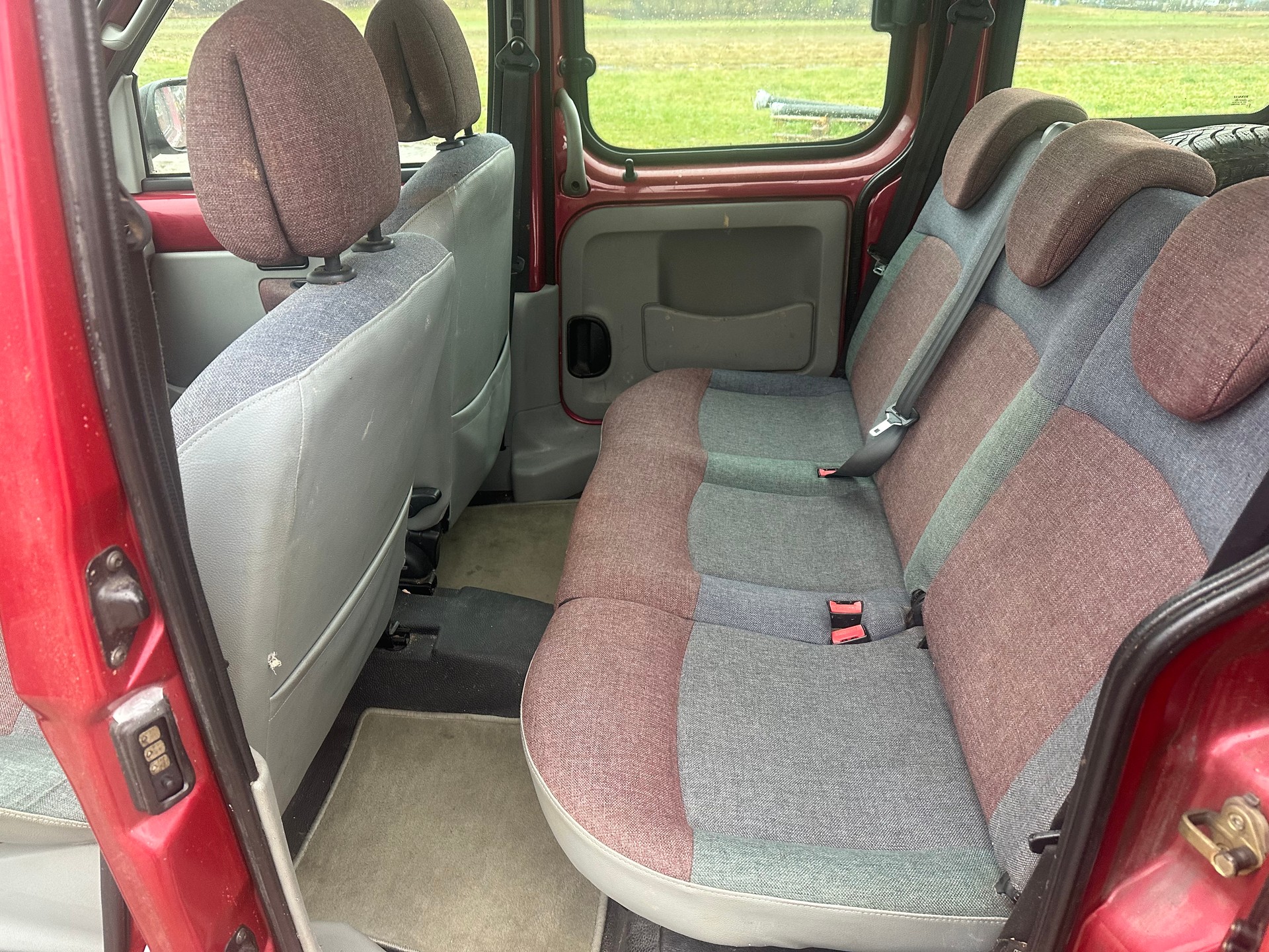 RENAULT Kangoo 1.6 16V Privilège 4X4-image-10
