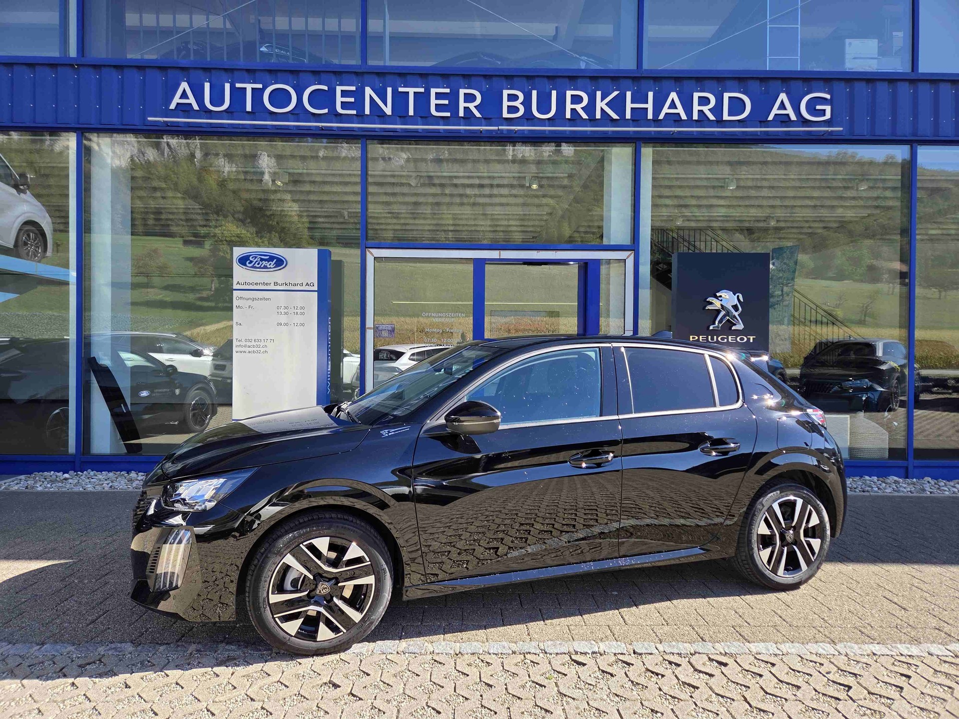 PEUGEOT 208 1.2 Hybrid Allure Premium-image-0