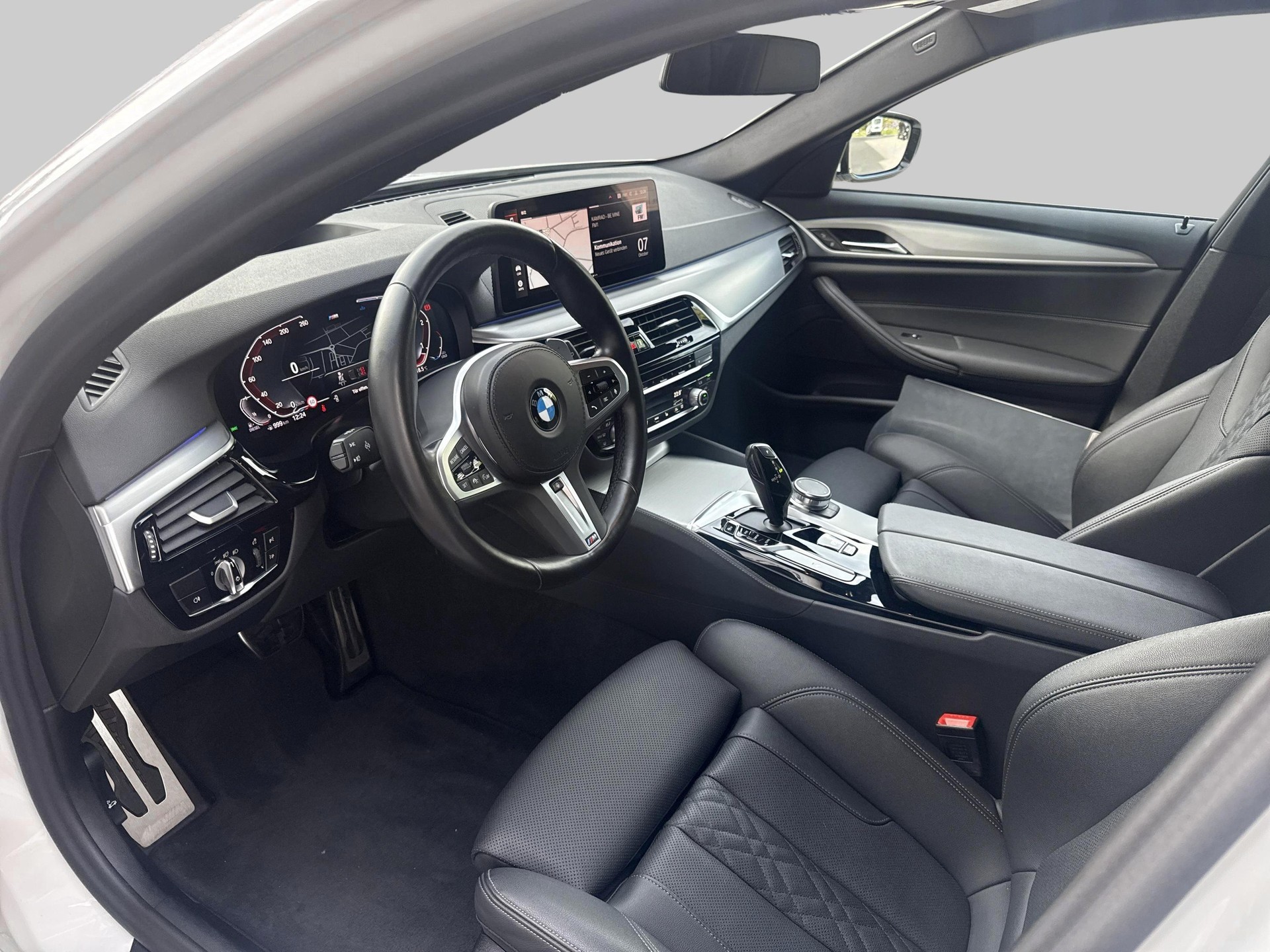 BMW 520d xDrive Touring M Sport-image-8