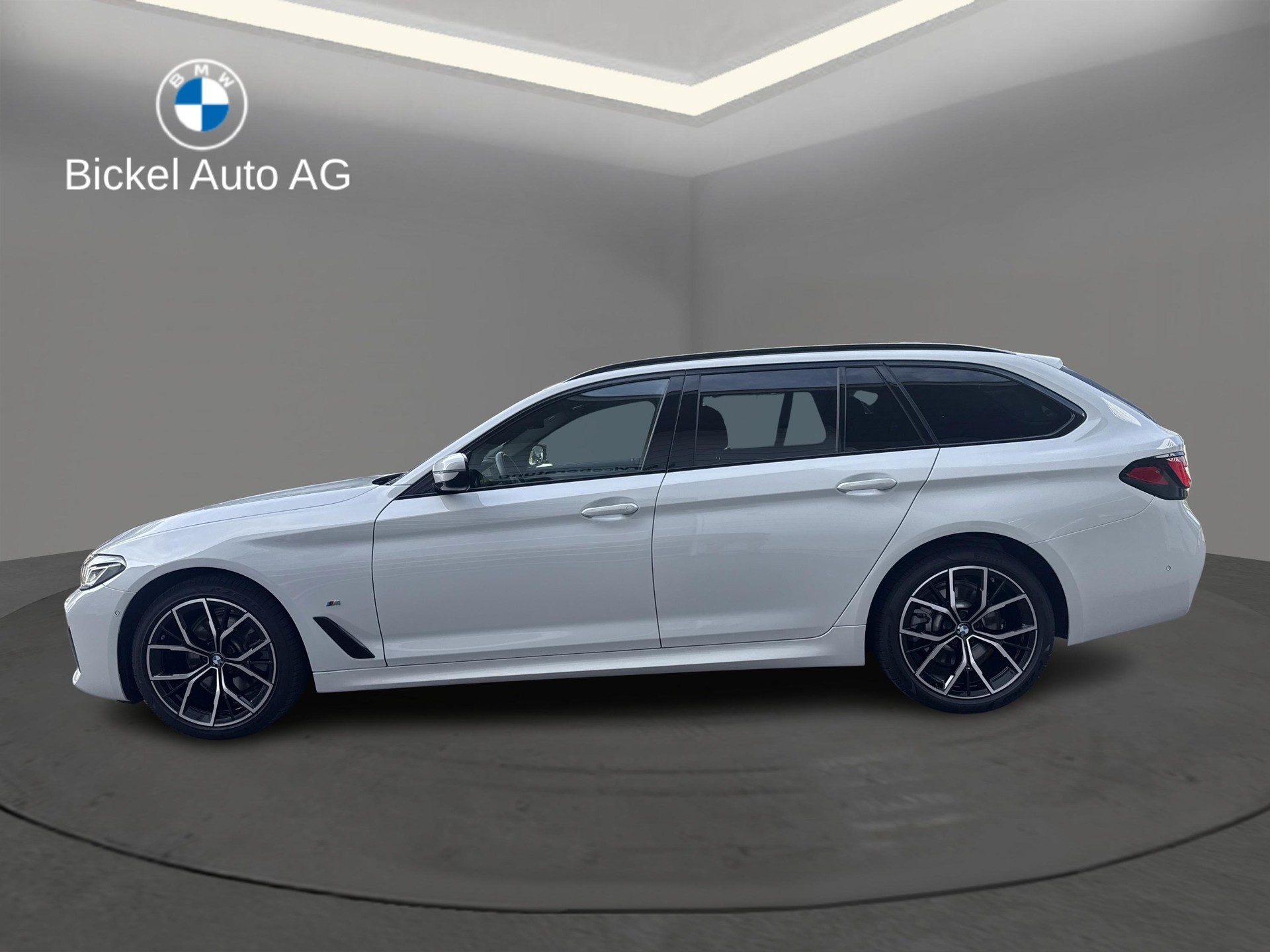 BMW 520d xDrive Touring M Sport-image-3